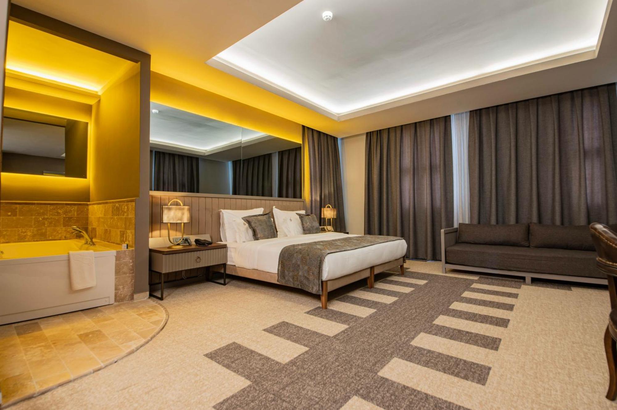 Four Mansions Hotel *