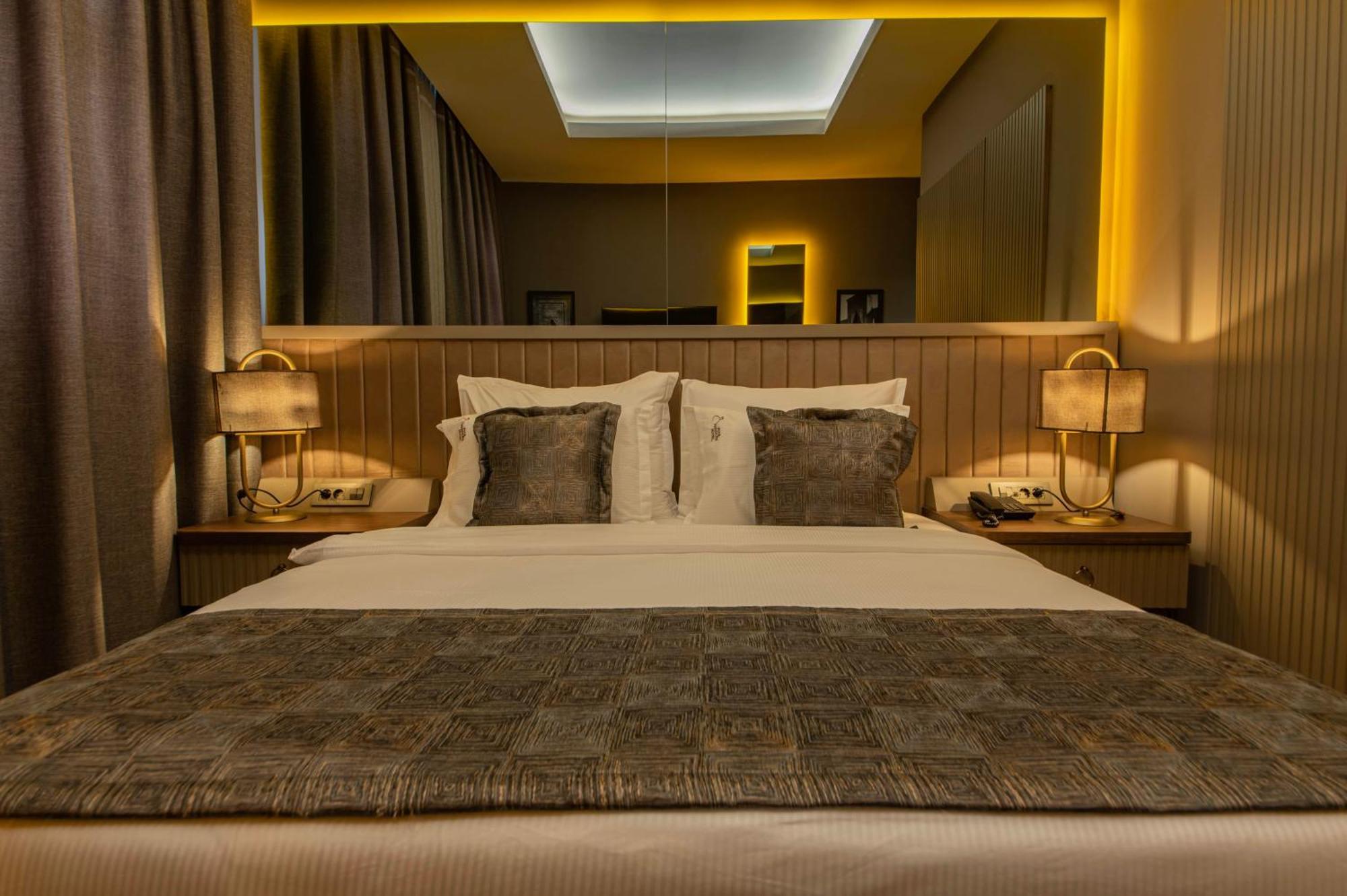 Four Mansions Hotel *