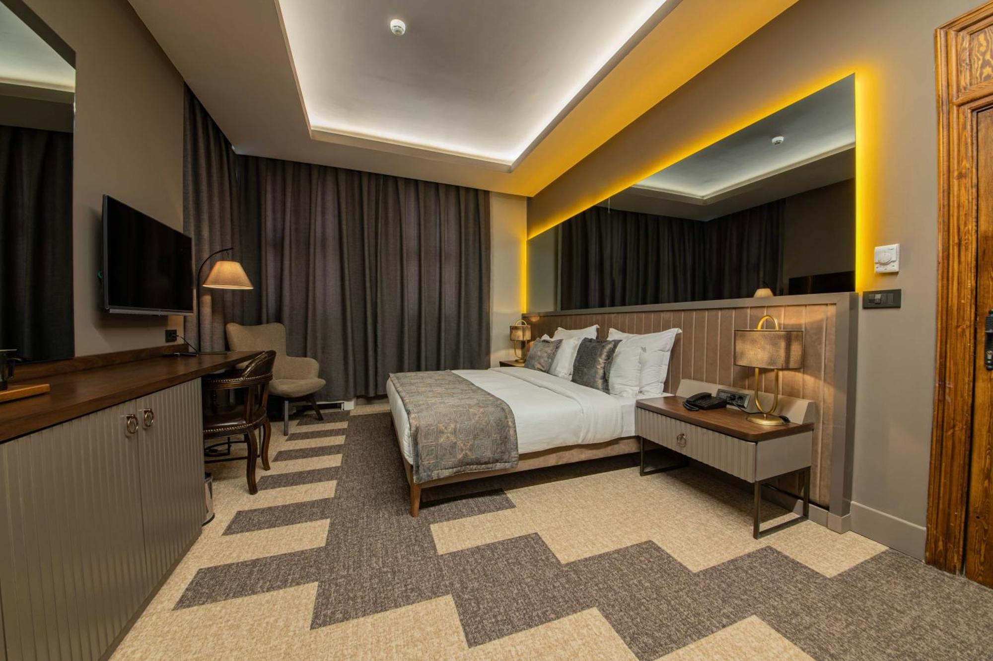 Four Mansions Hotel