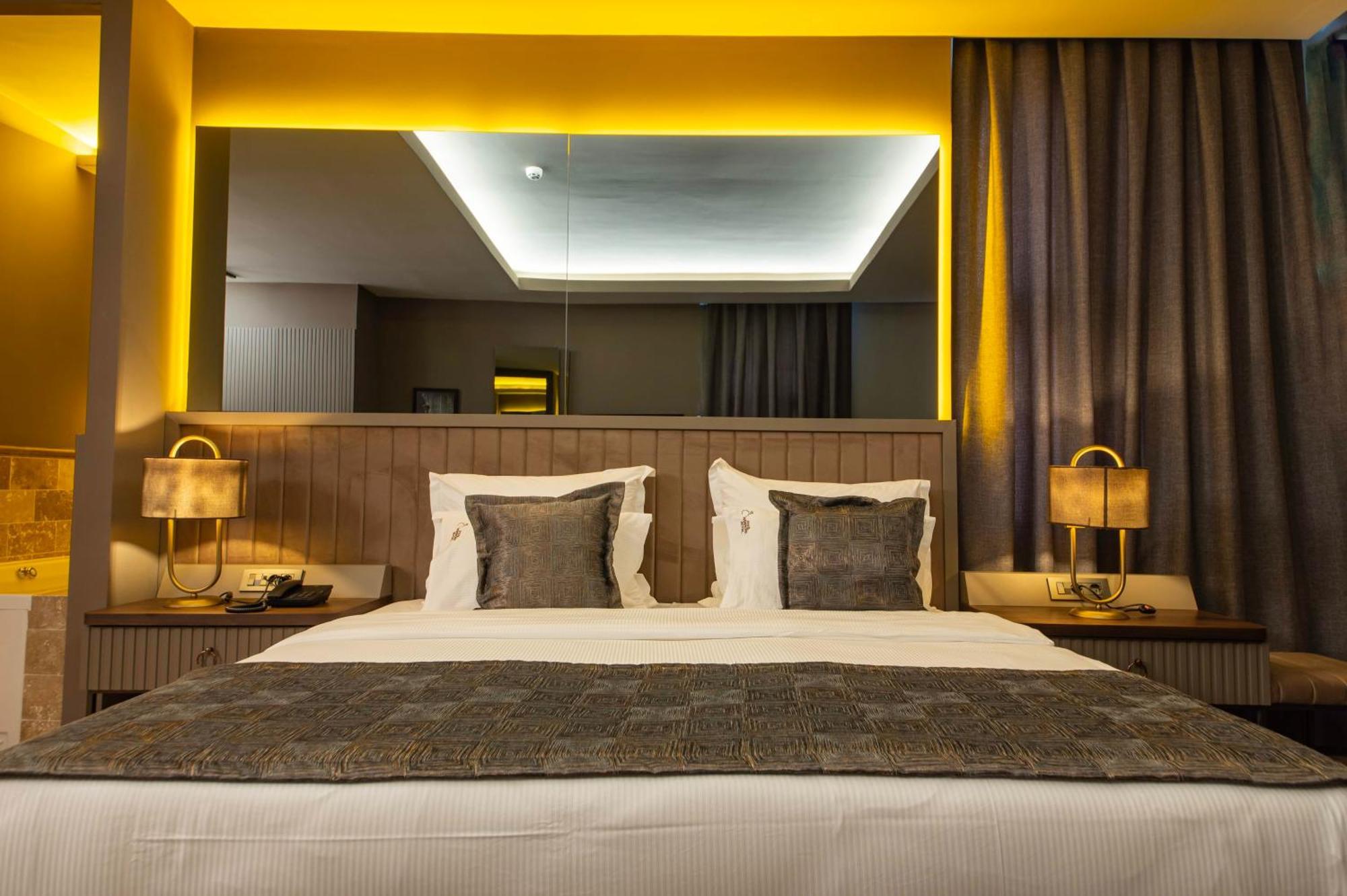 Four Mansions Hotel *