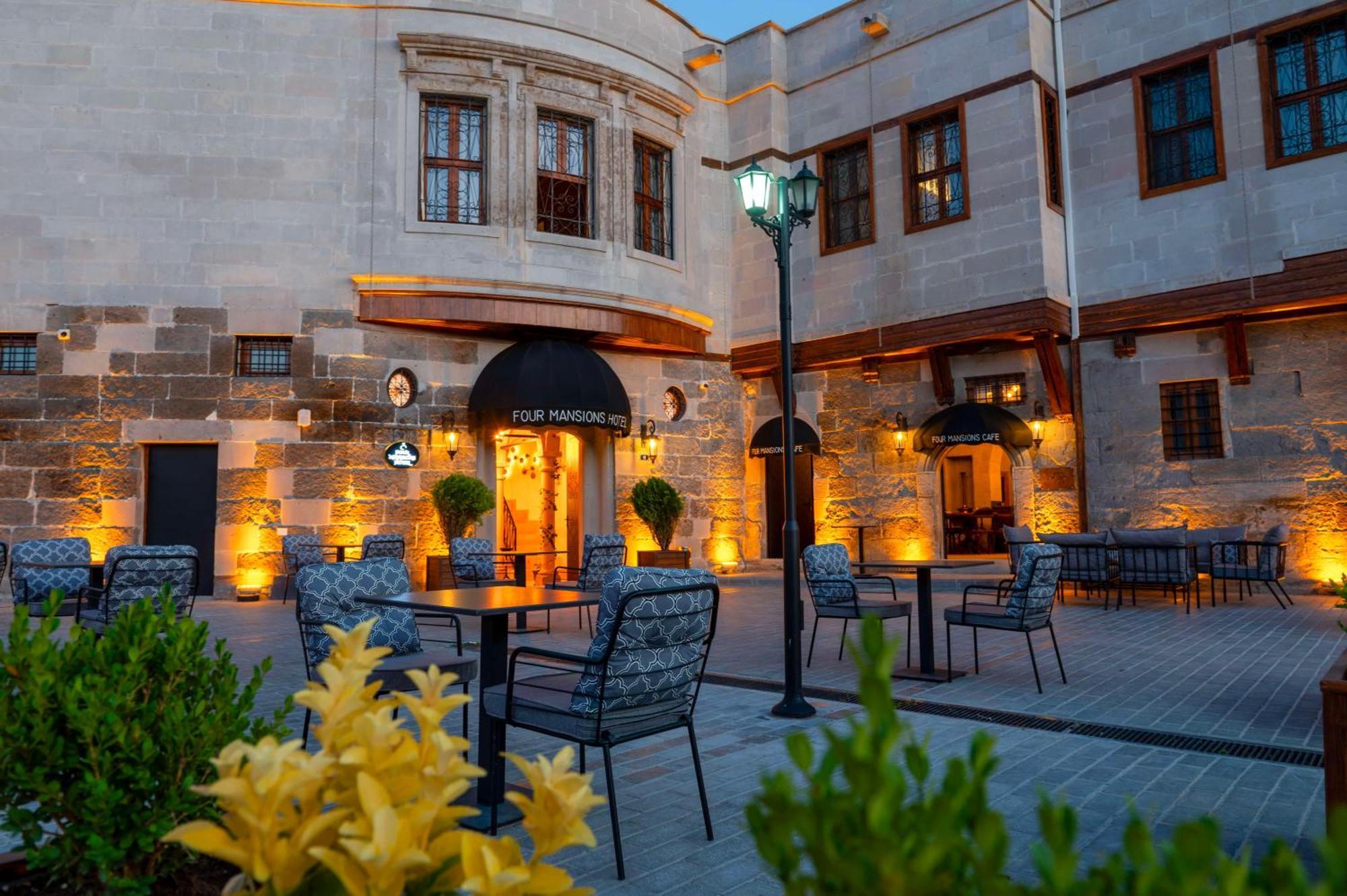 Four Mansions Hotel *