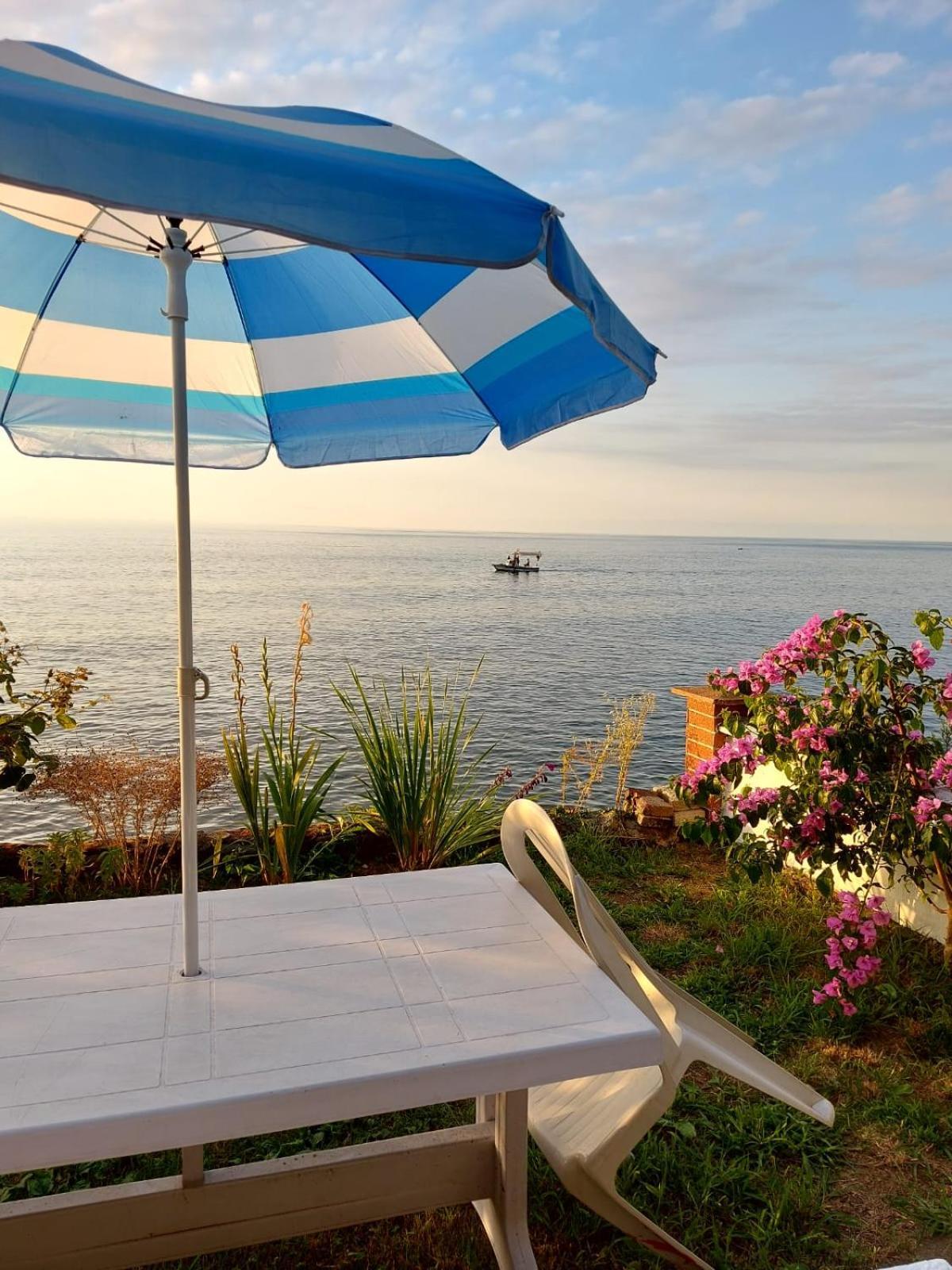 Seafront By The Sea And With A And With Big Garden