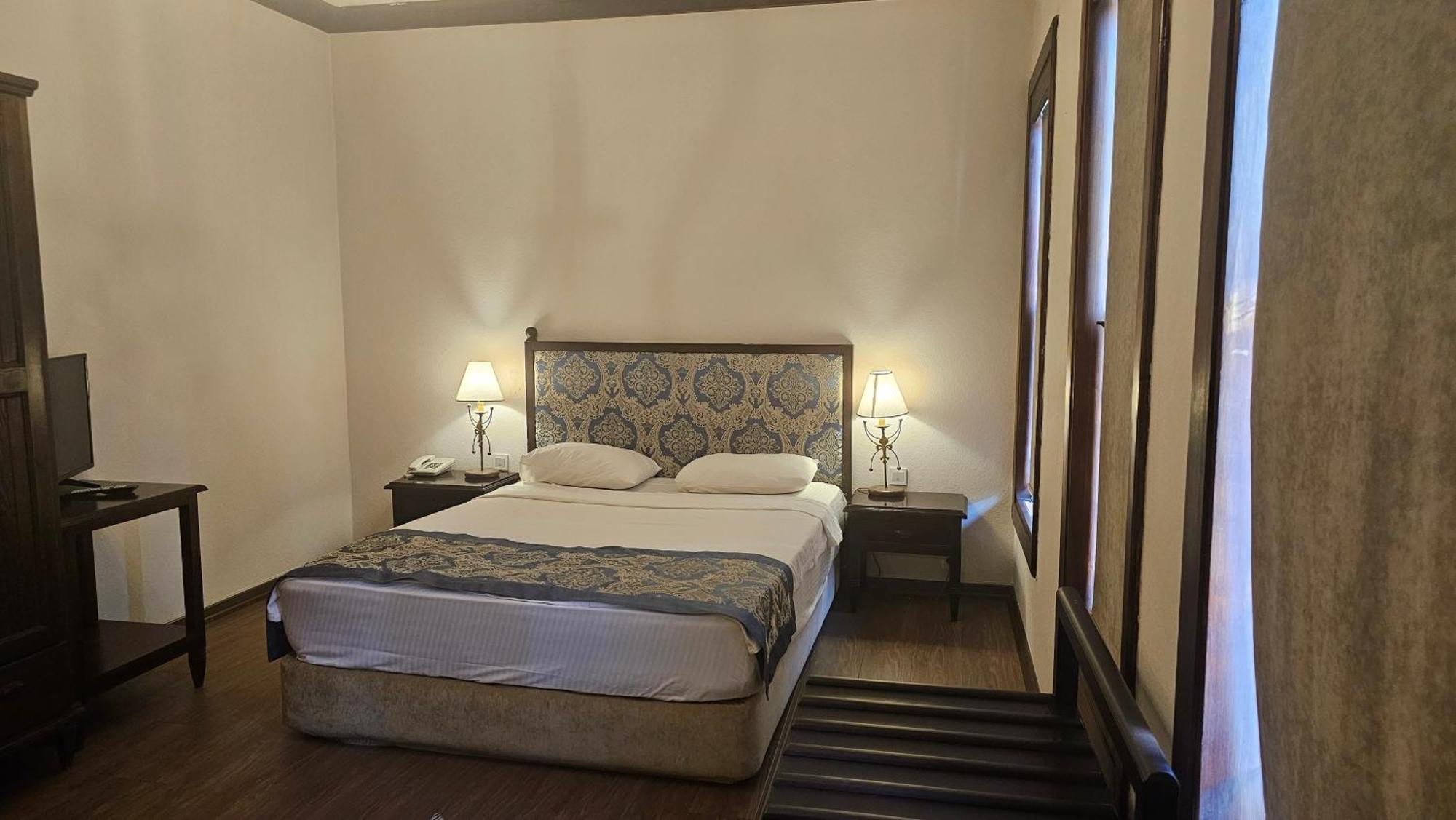 Hotel Otantik &