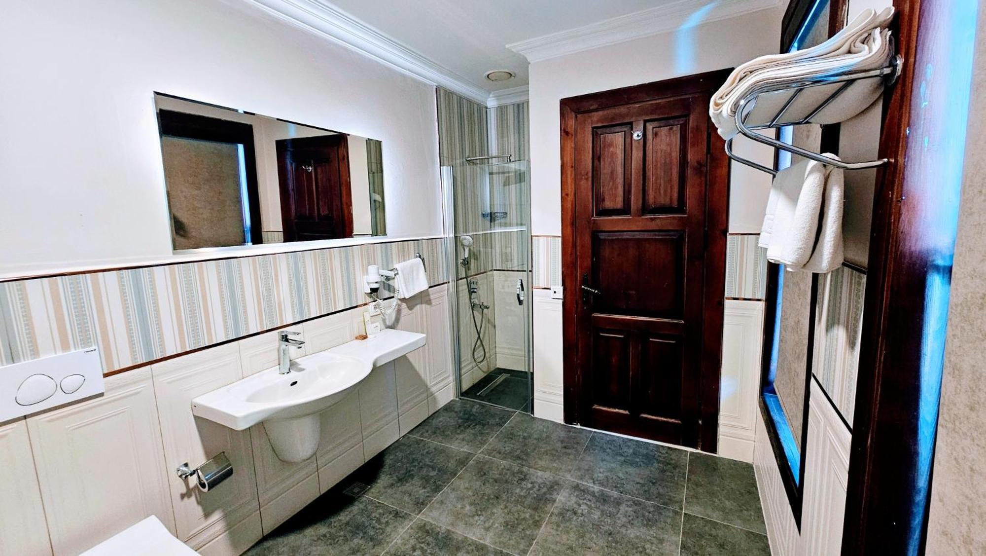 Hotel Otantik &