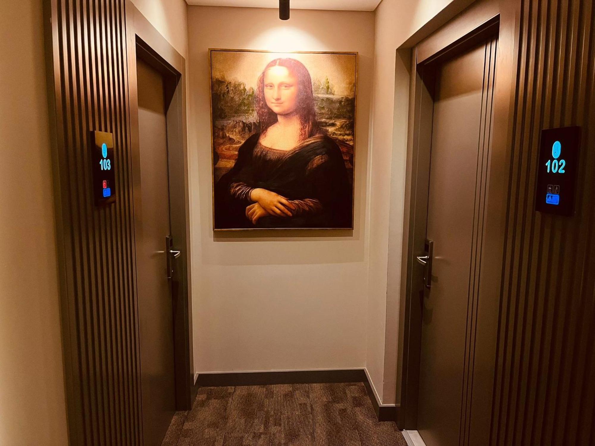 Monalisa Kusadasi