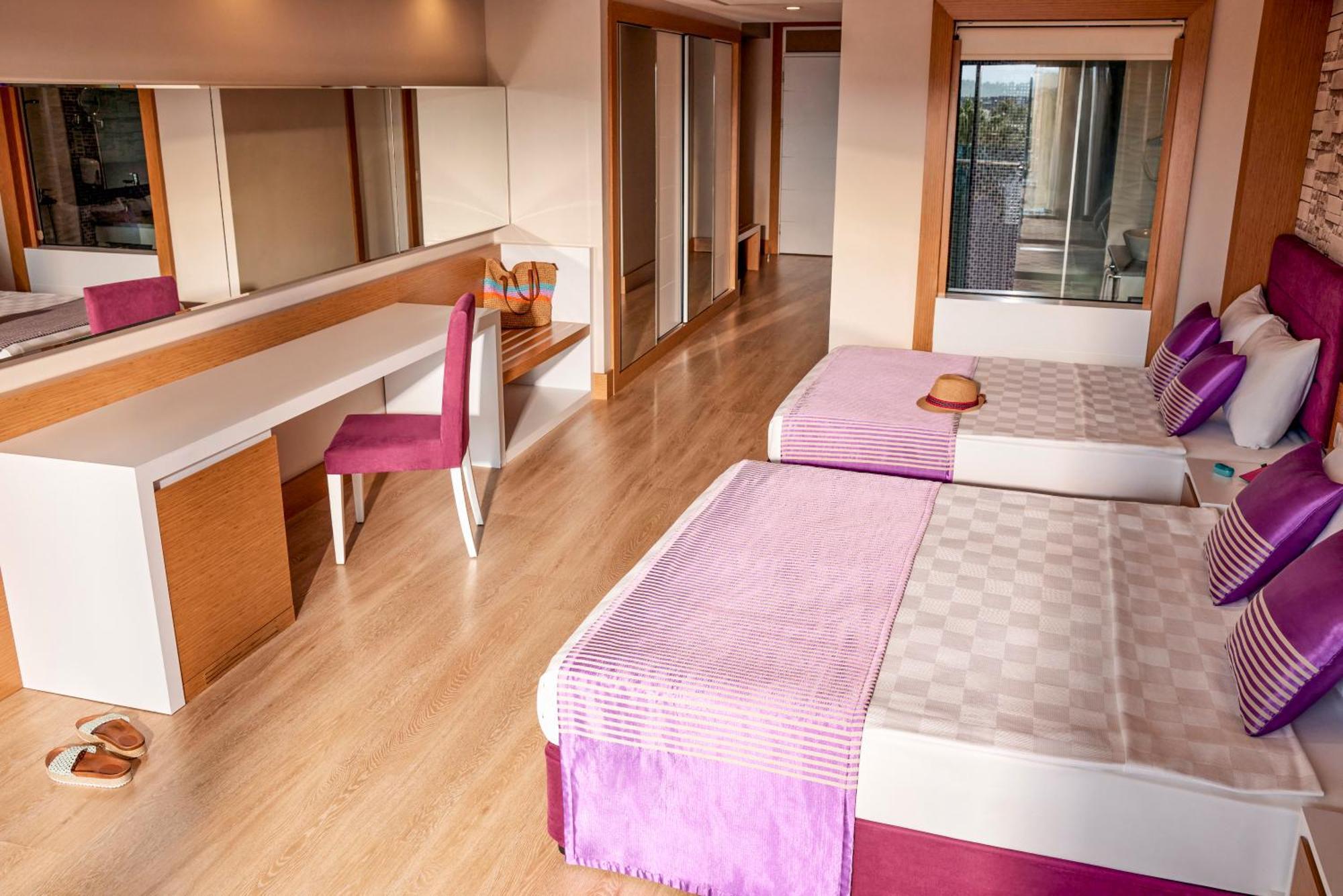 Tui Magic Life Jacaranda Hotel Side