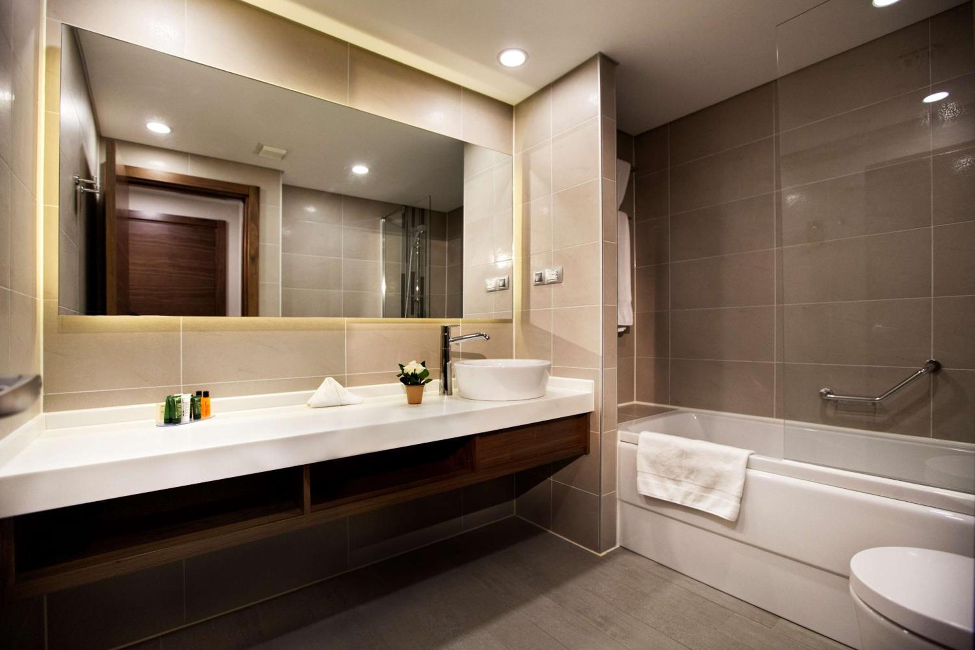 Hilton Garden Hotel 4*