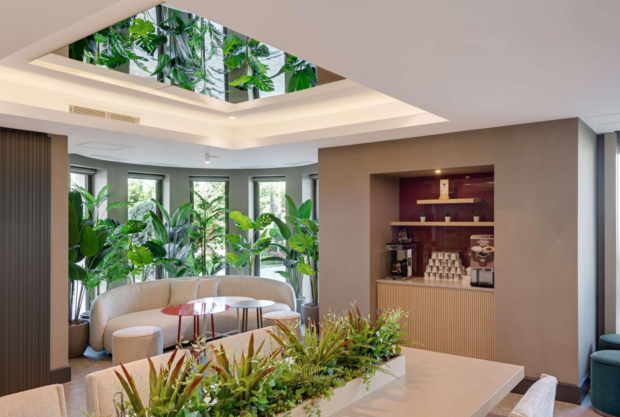 Doubletree By Hilton Van