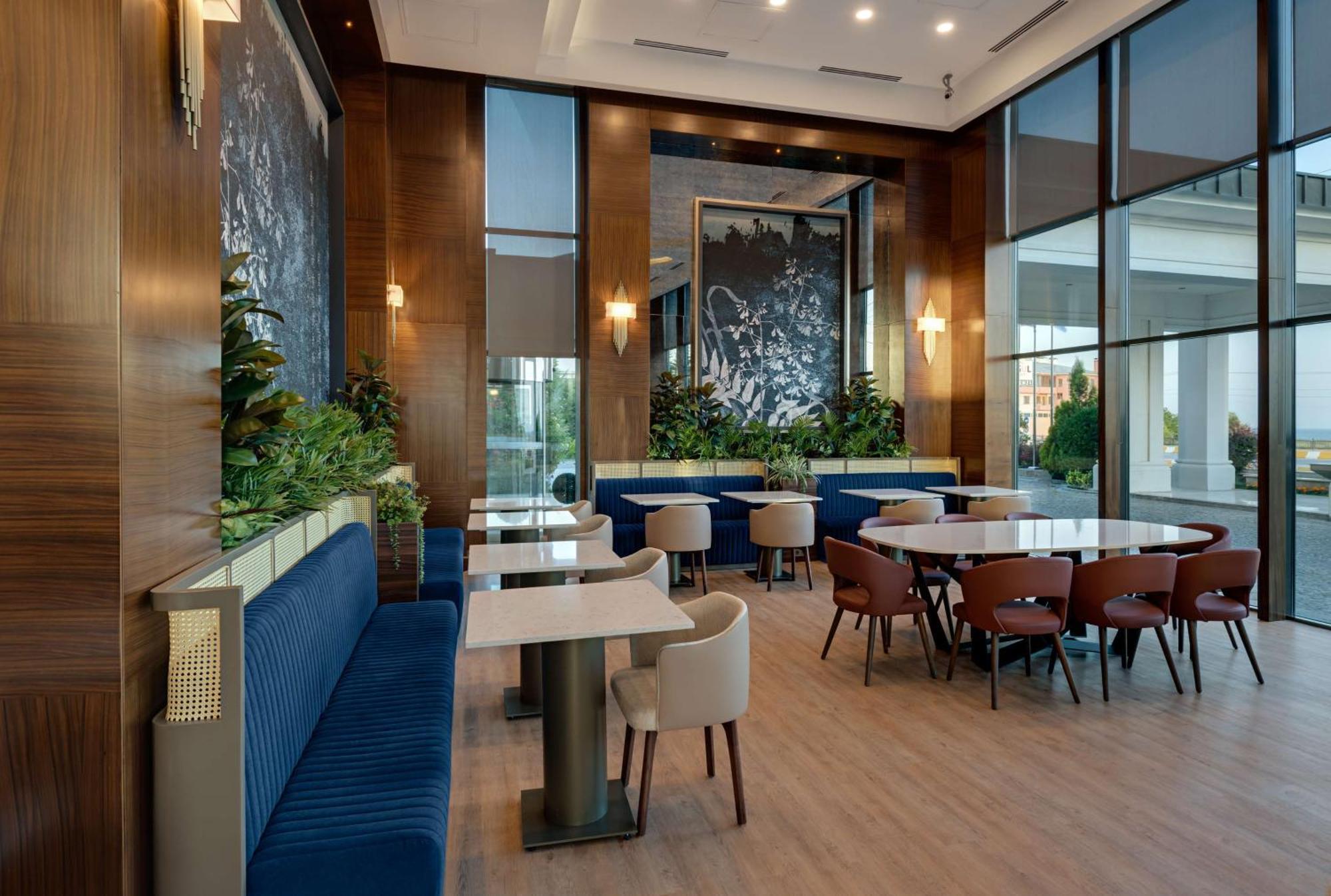 Doubletree By Hilton 5* Van