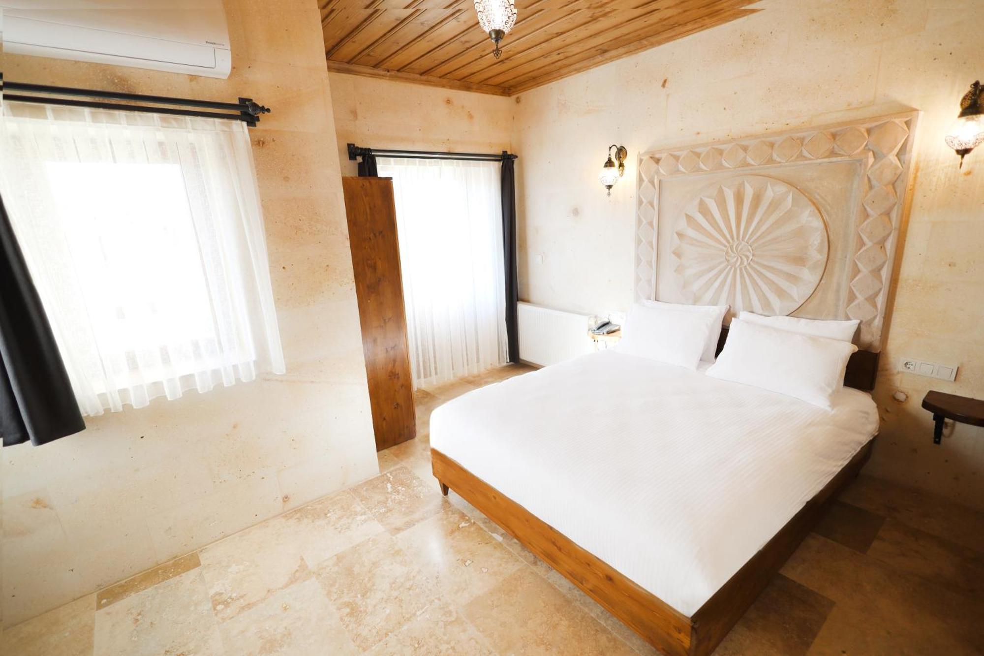 Rocca Stone House Hotel *