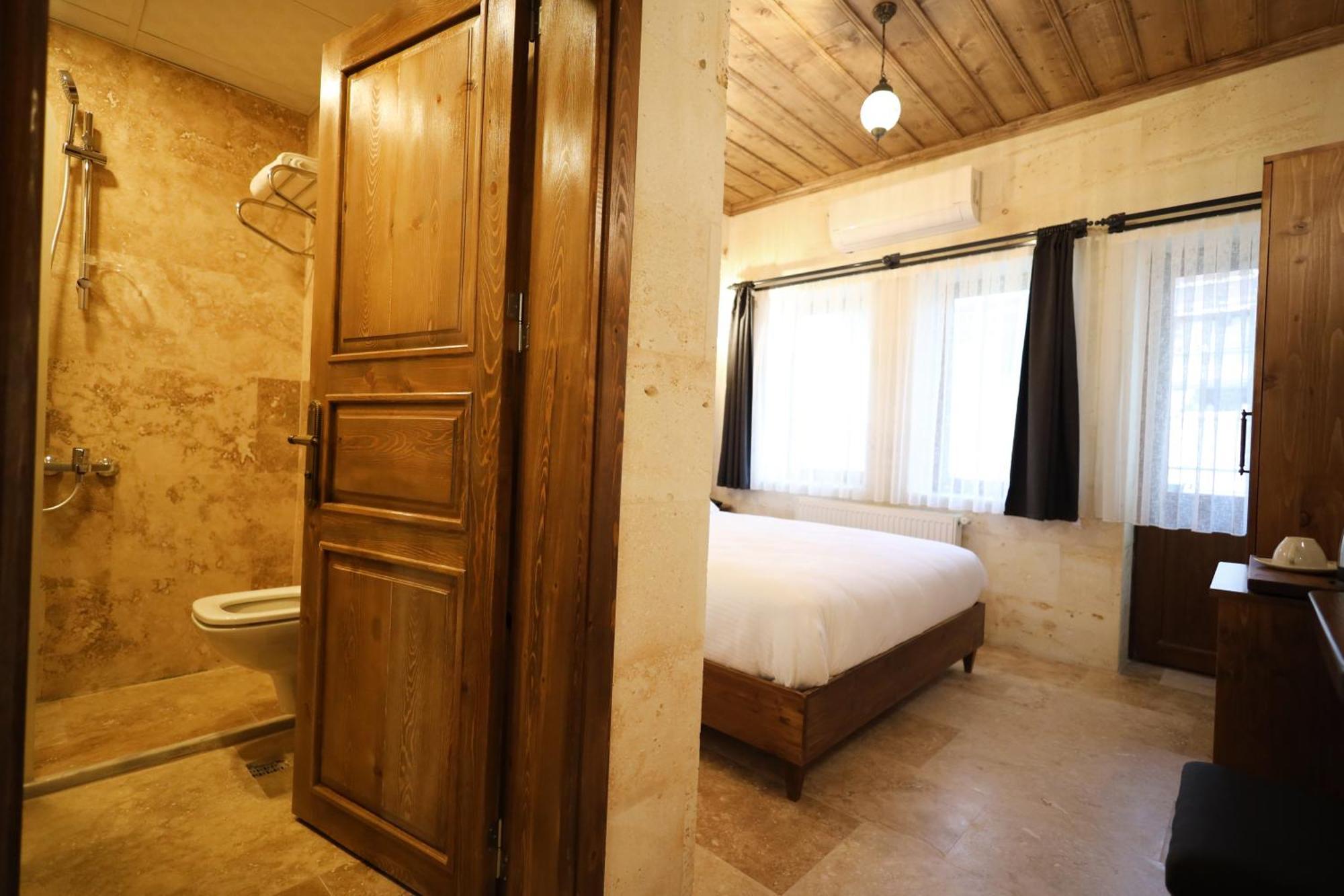 Rocca Stone House Hotel *