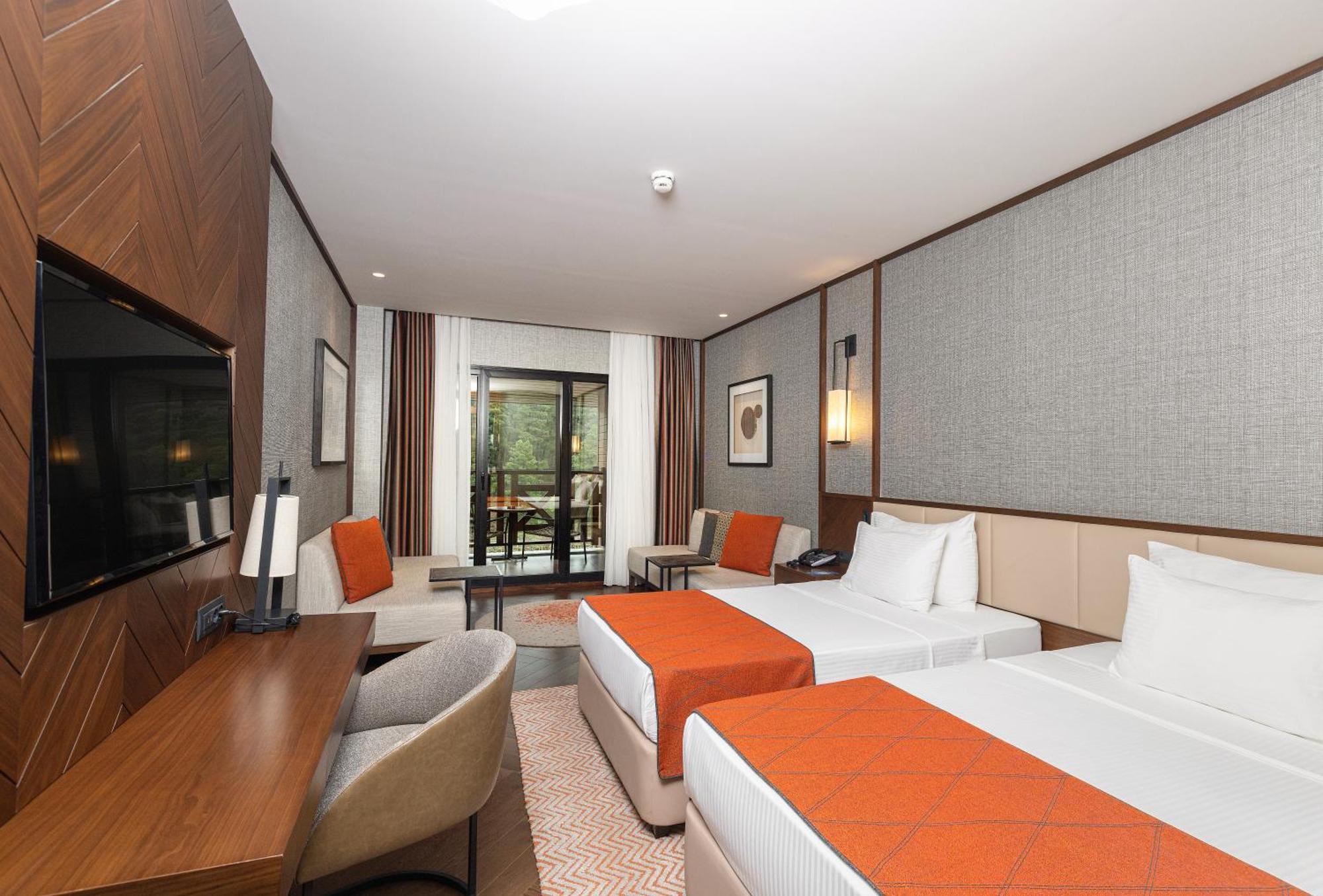Elite World Grand Hotel 5*