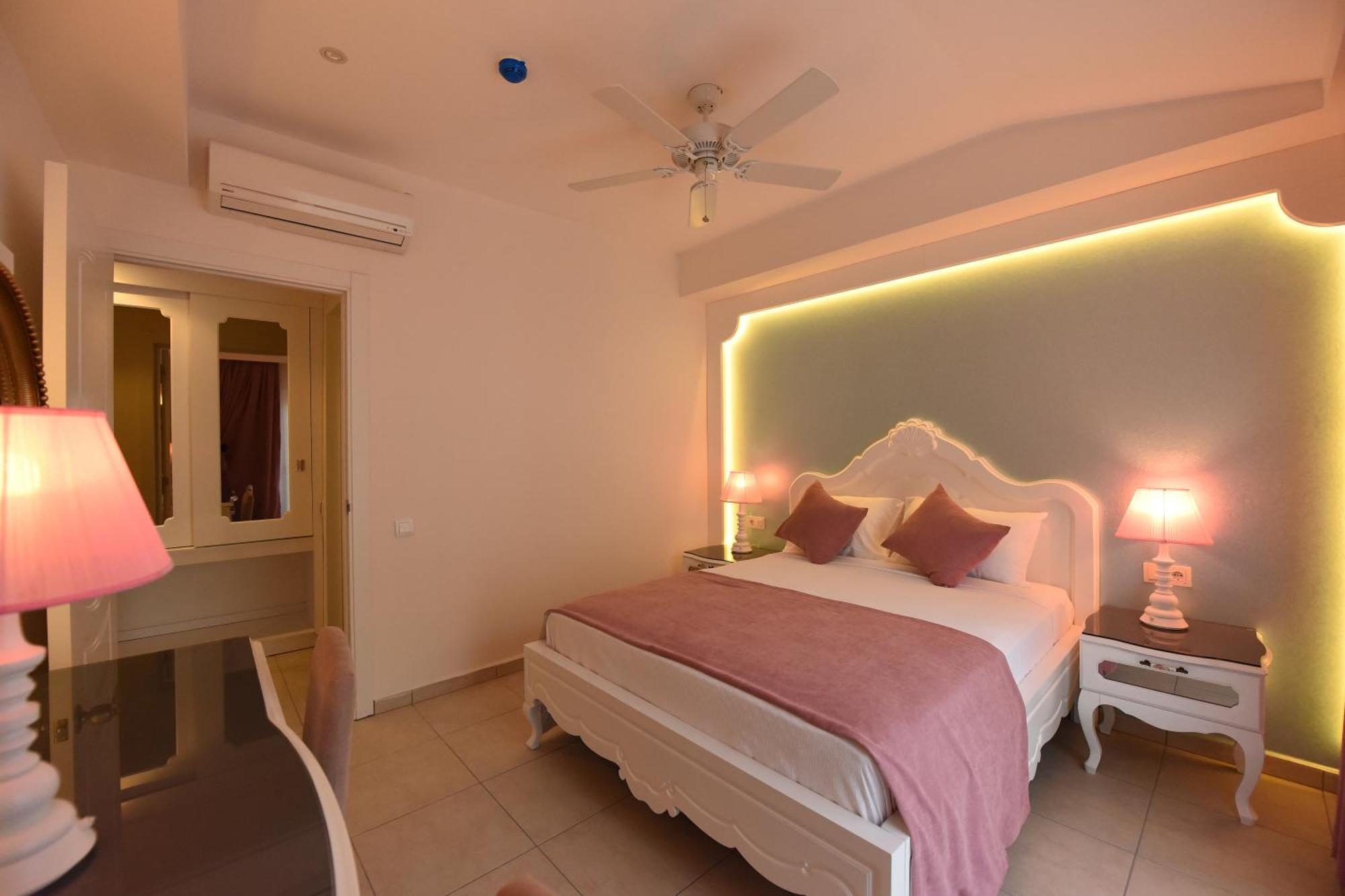 Montebello Deluxe Hotel 3*