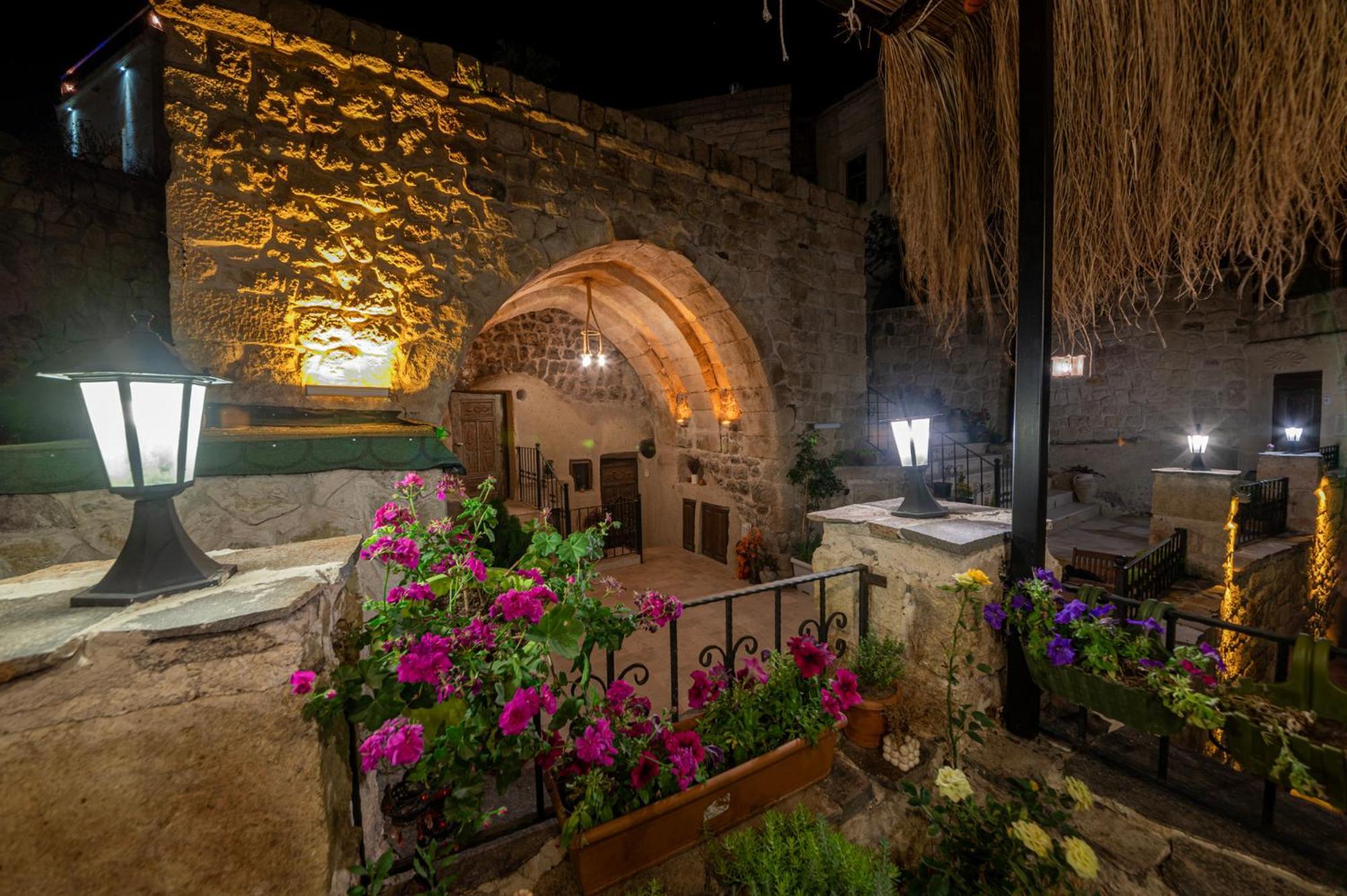 Shiraz Cave Cappadocia * Urgup