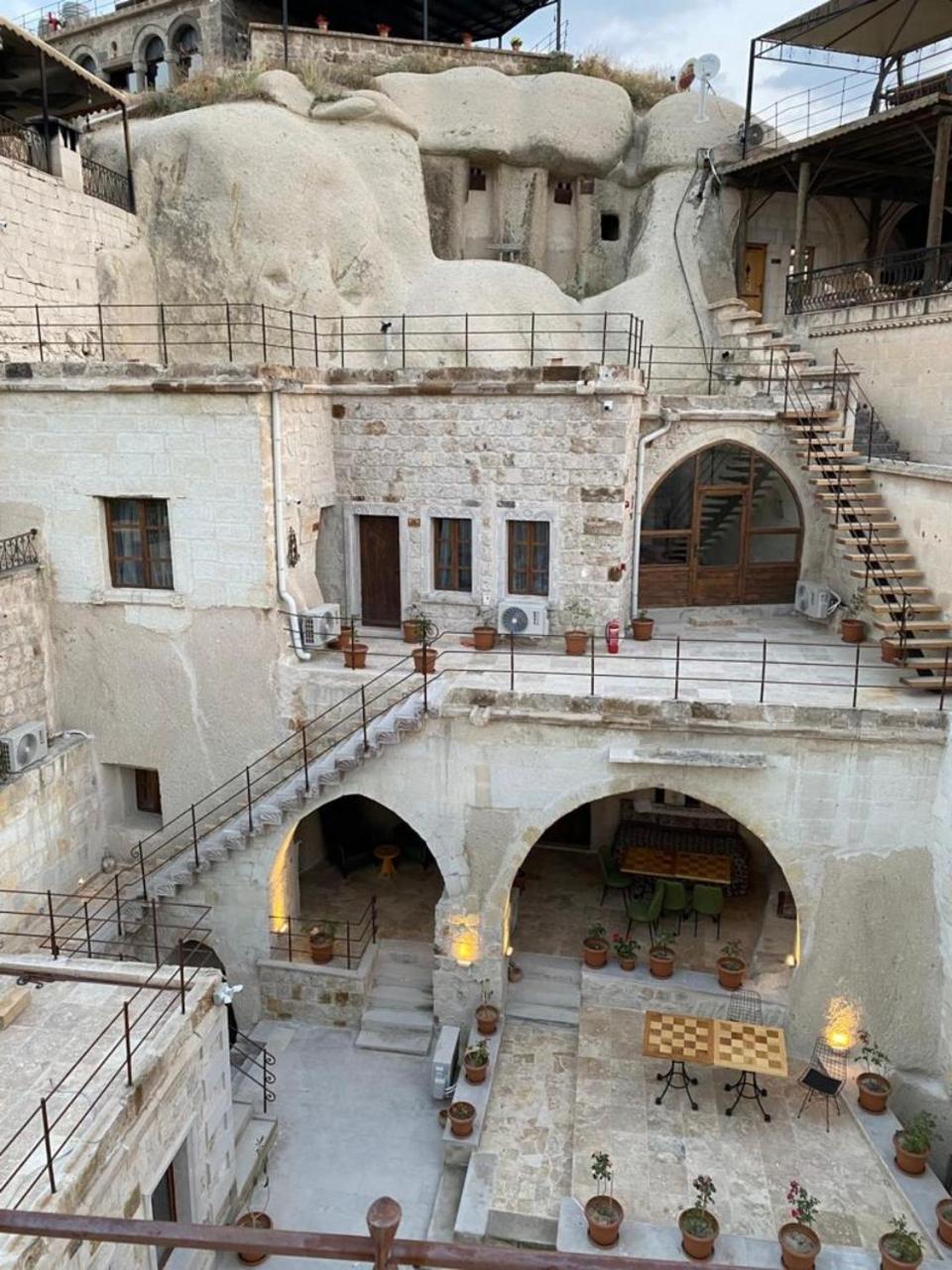 Escape Cave Hotel *
