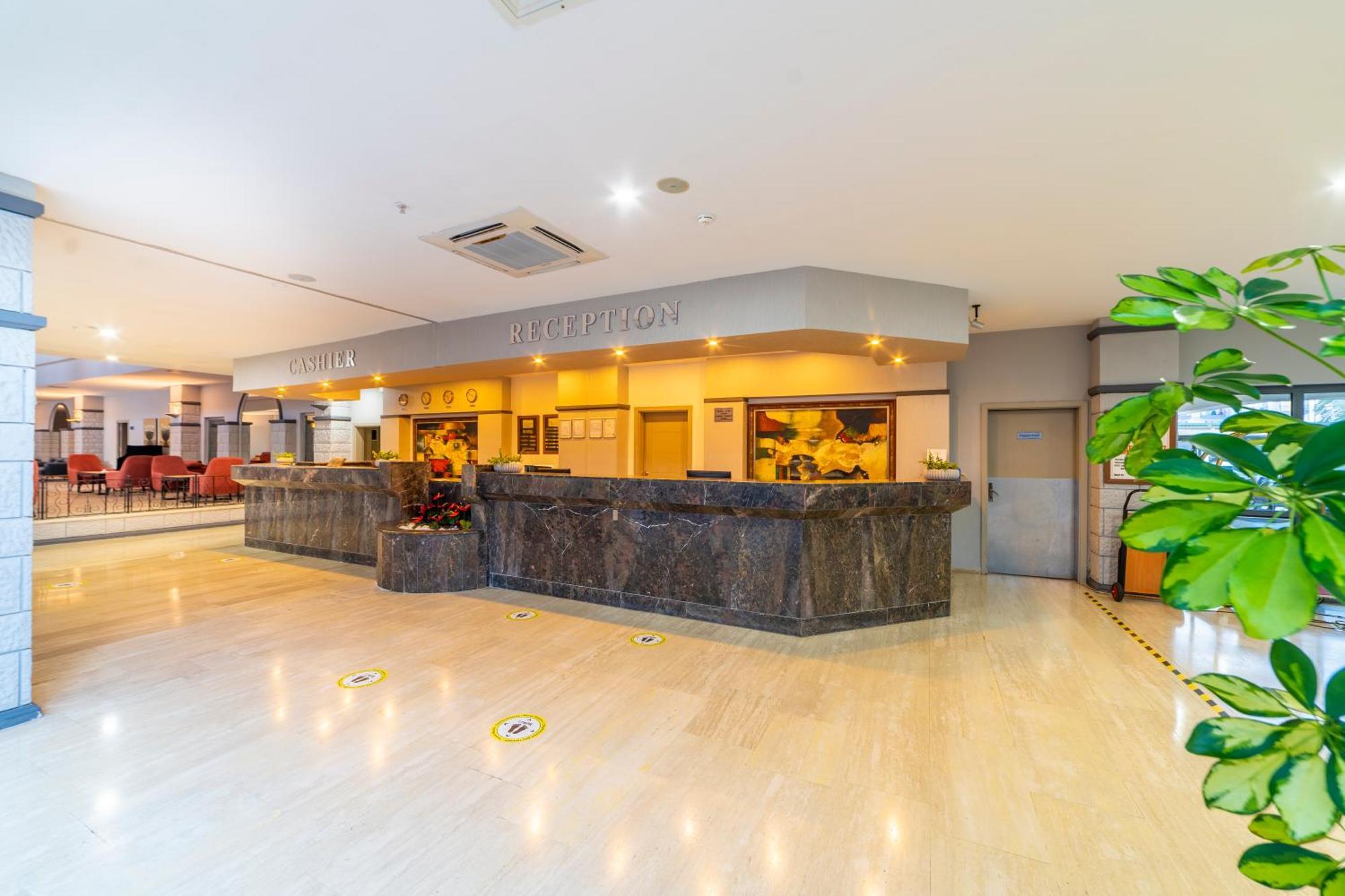 Queen's Park Goynuk Hotel