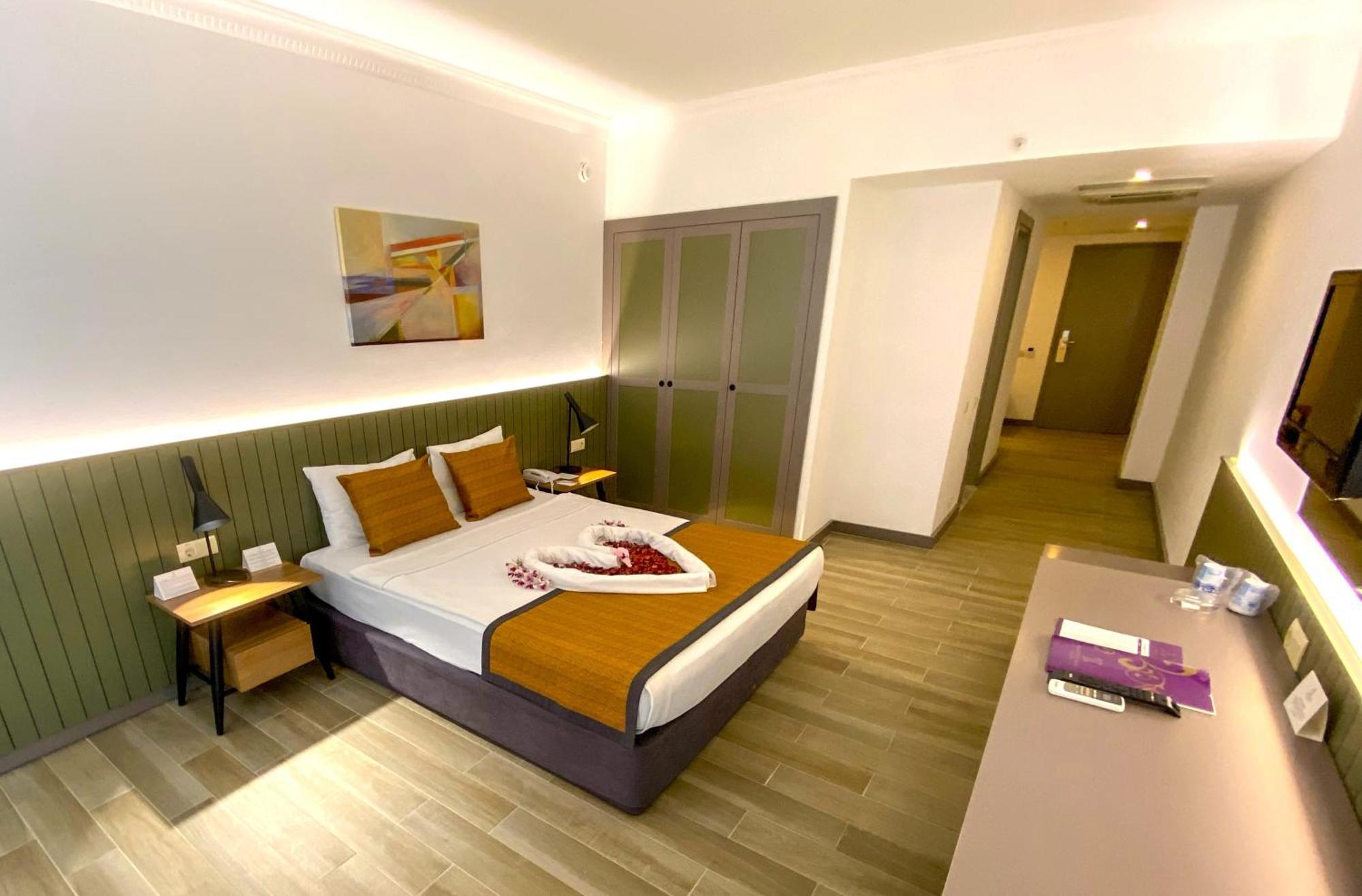 Hotel Queen's Park Goynuk 5*