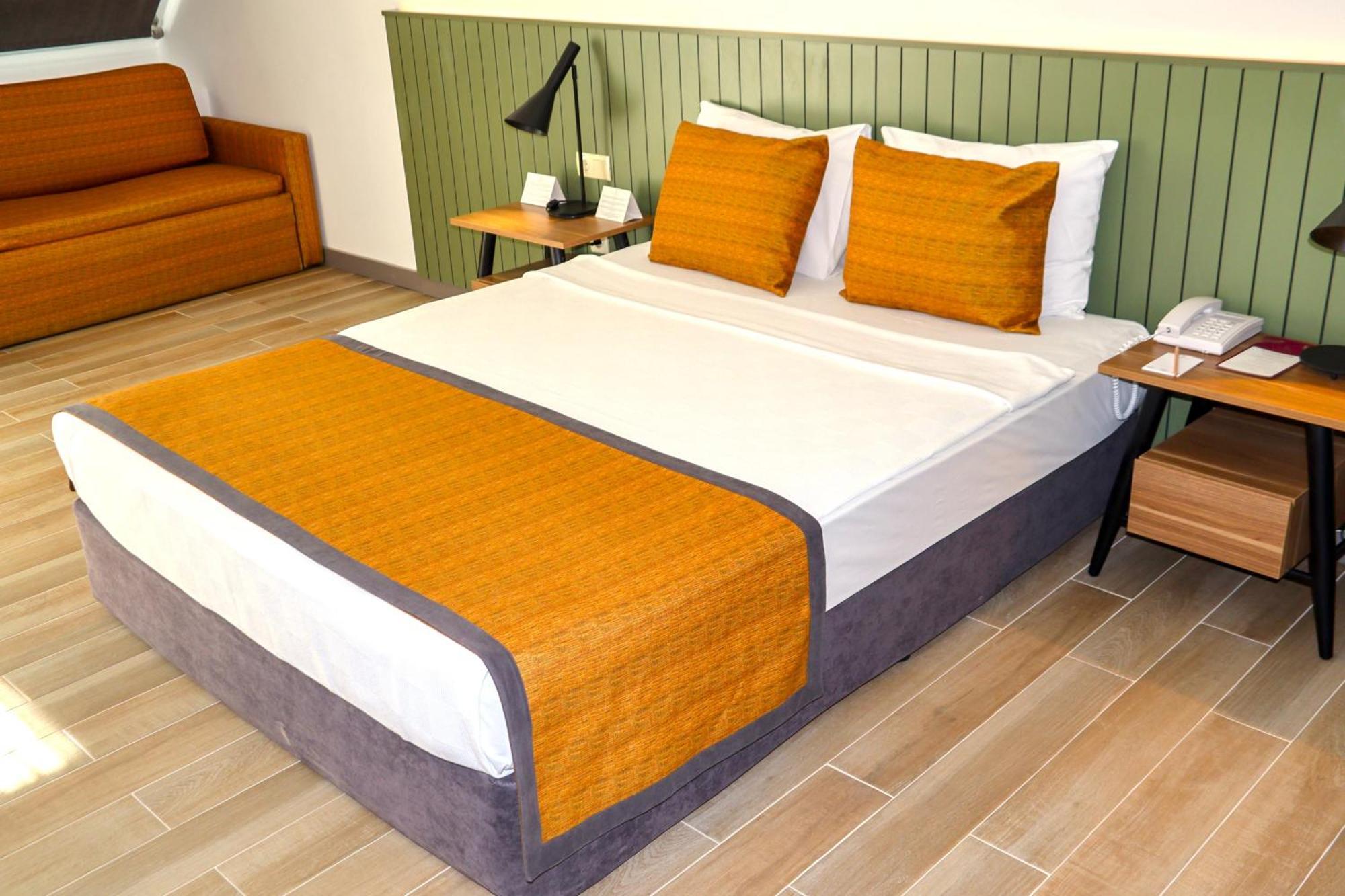 Queen's Park Goynuk Hotel