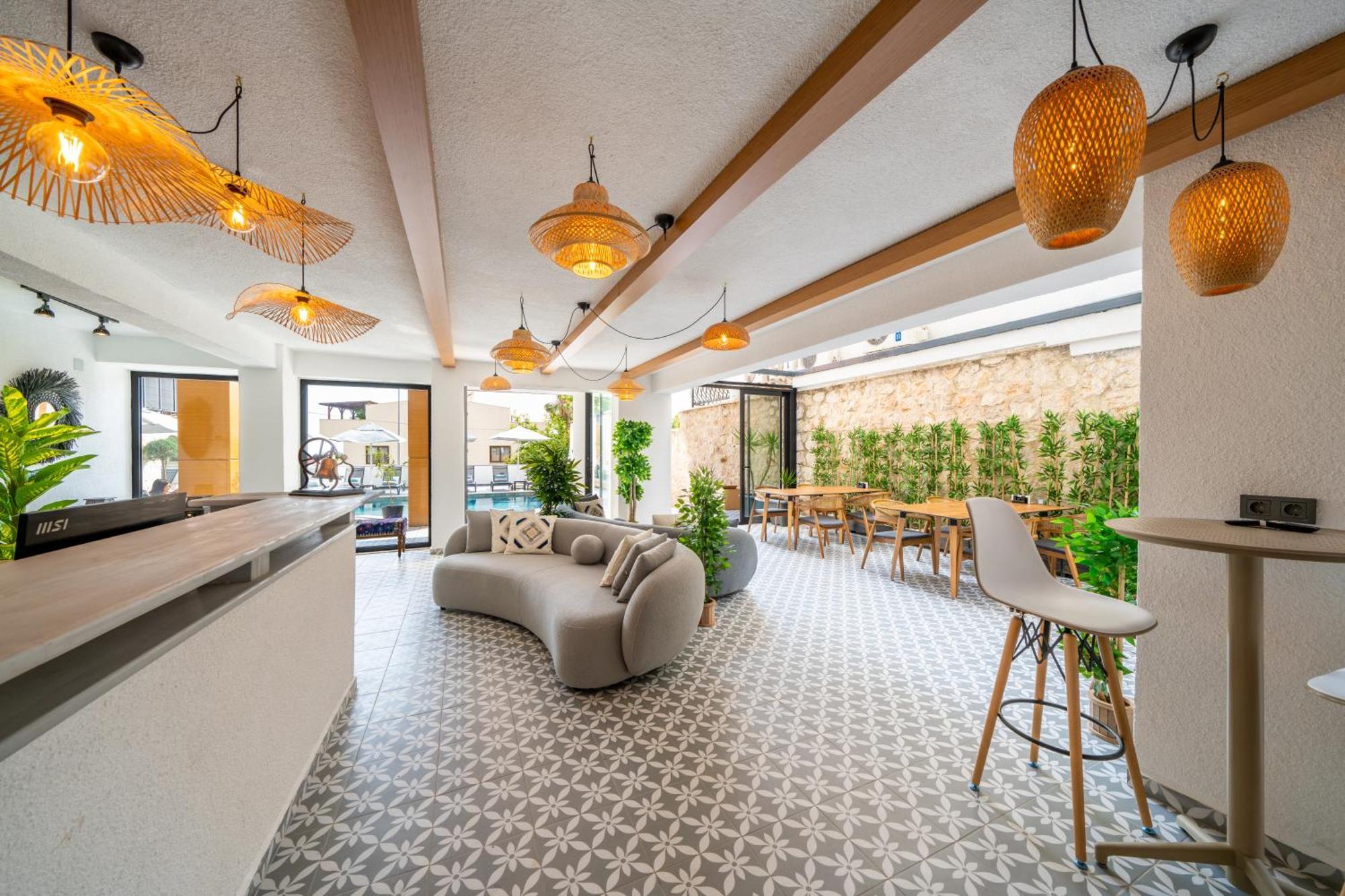 Lupia Suites Hotel *
