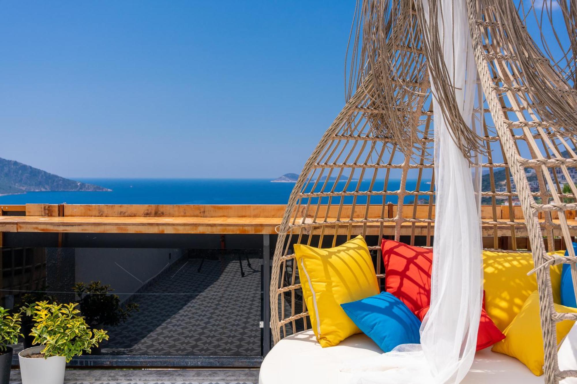 Lupia Suites Hotel *