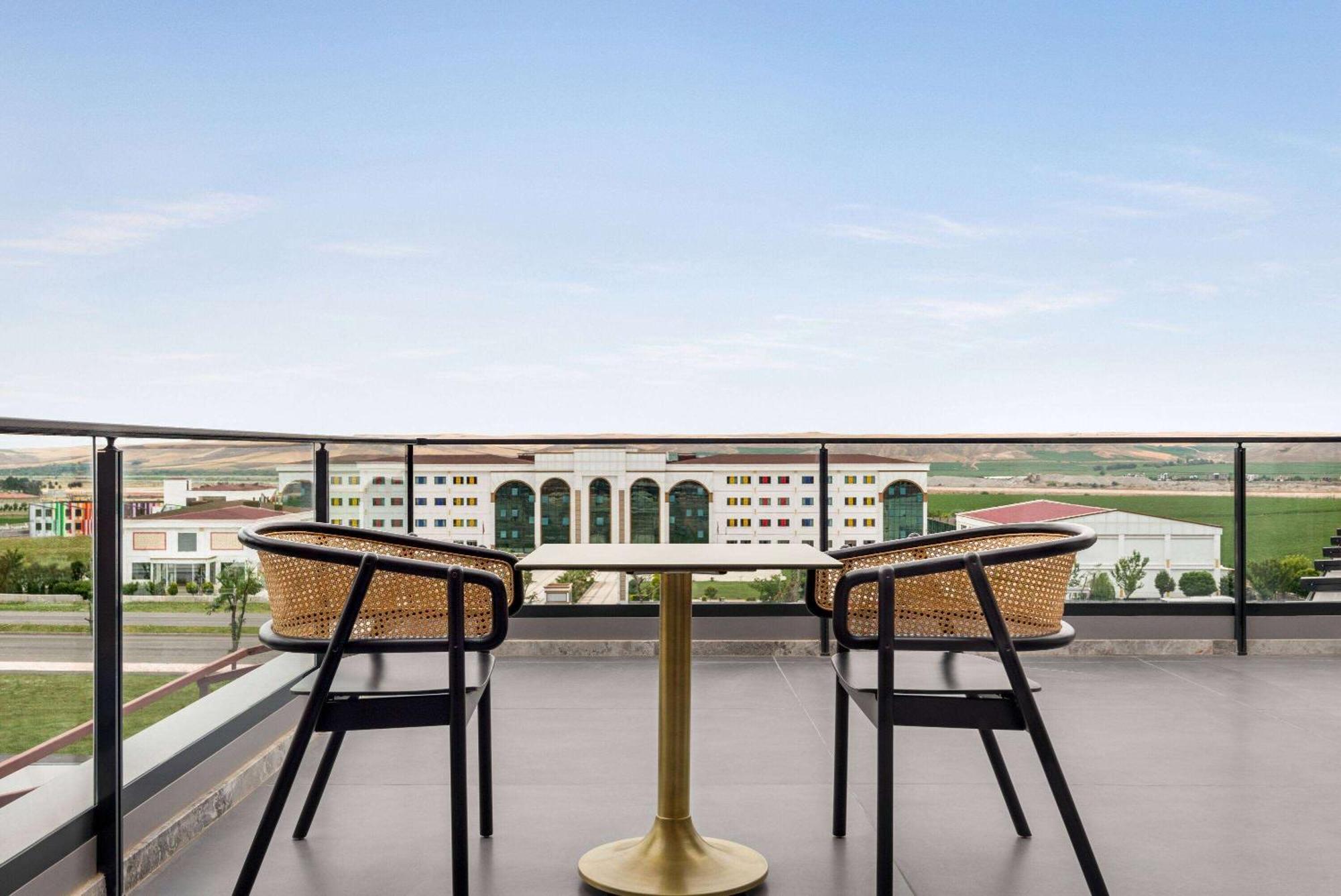 Ramada Plaza By Wyndham Hotel *