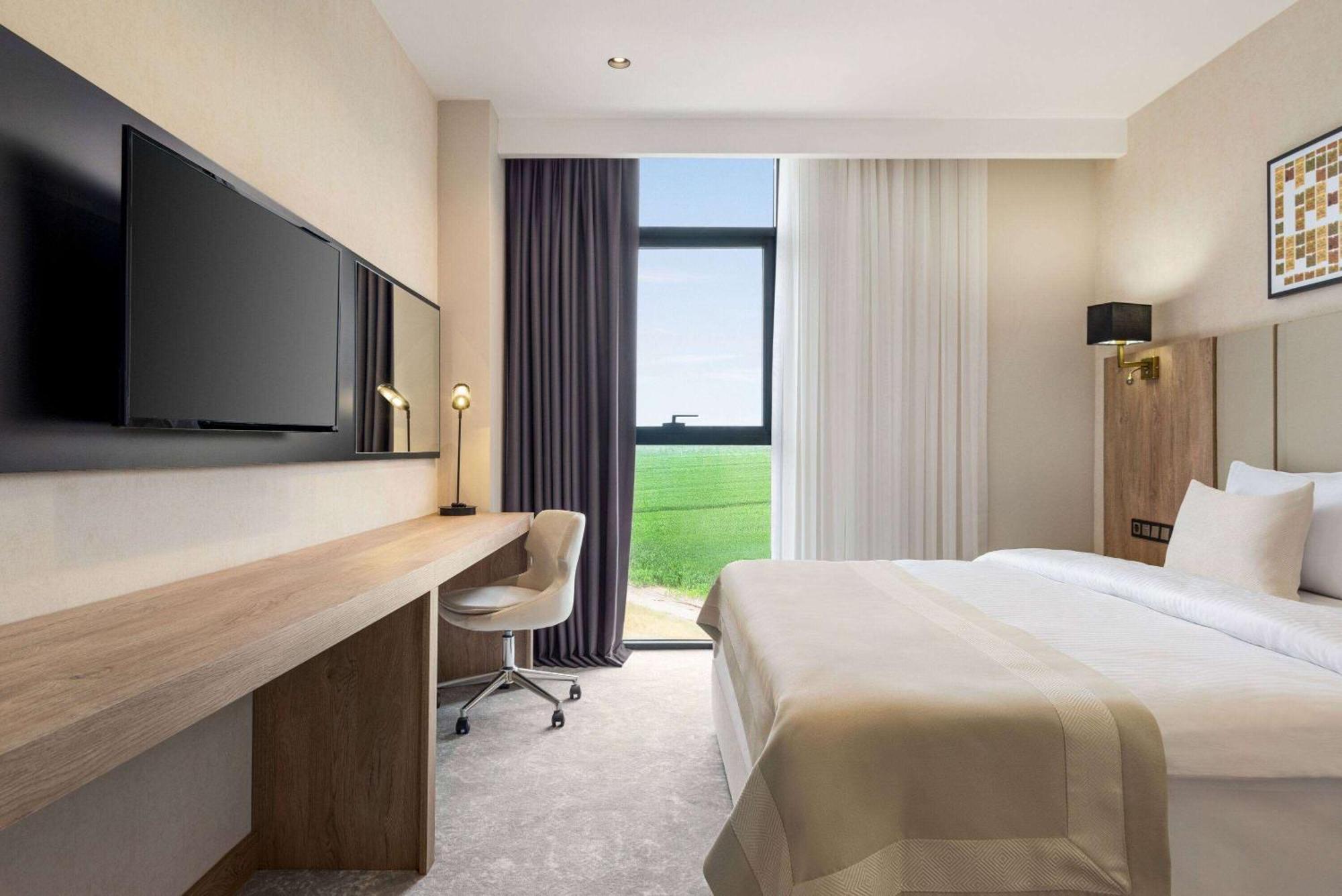 Hotel Ramada Plaza By Wyndham Batman