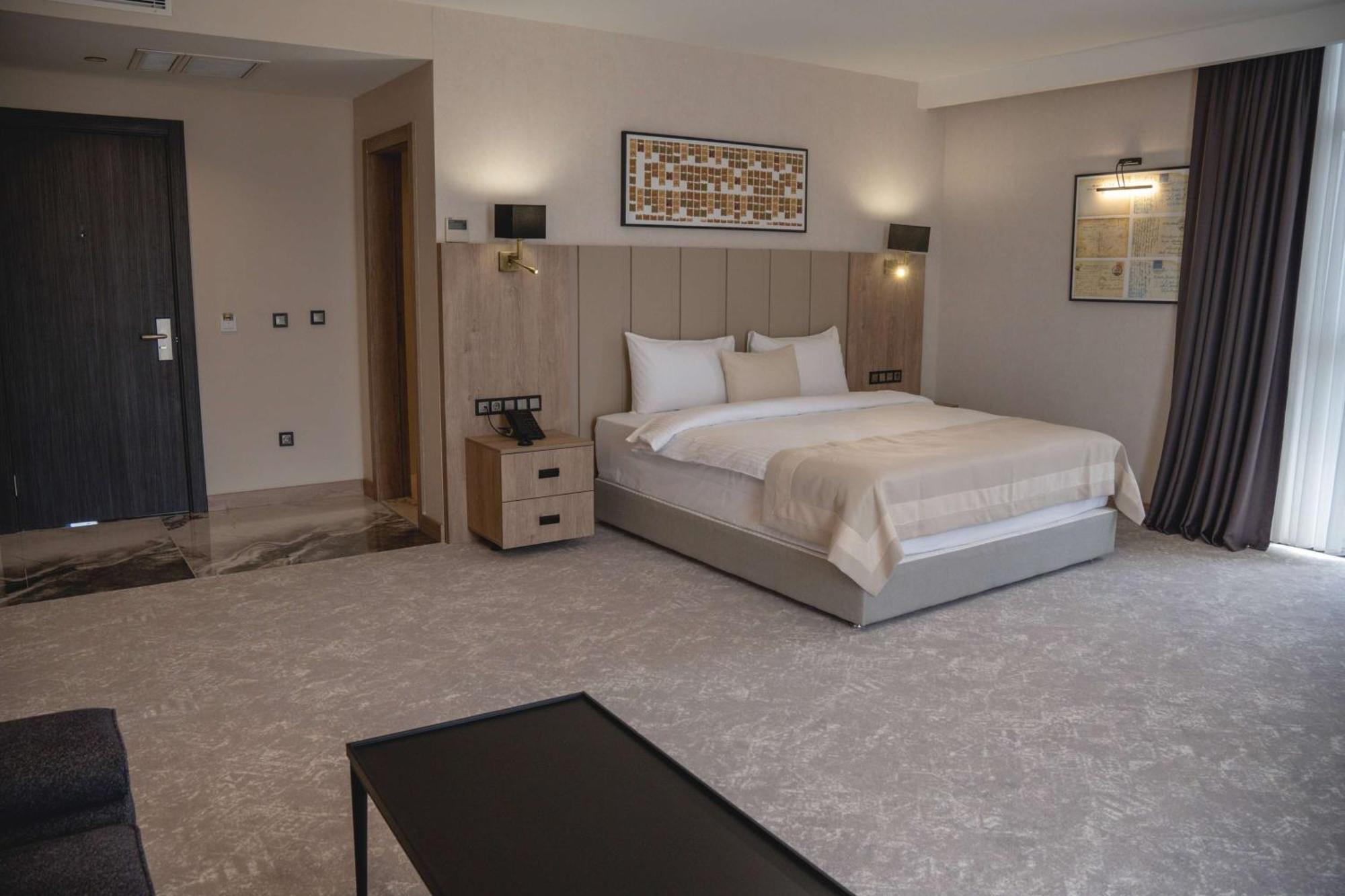 Ramada Plaza By Wyndham Hotel *