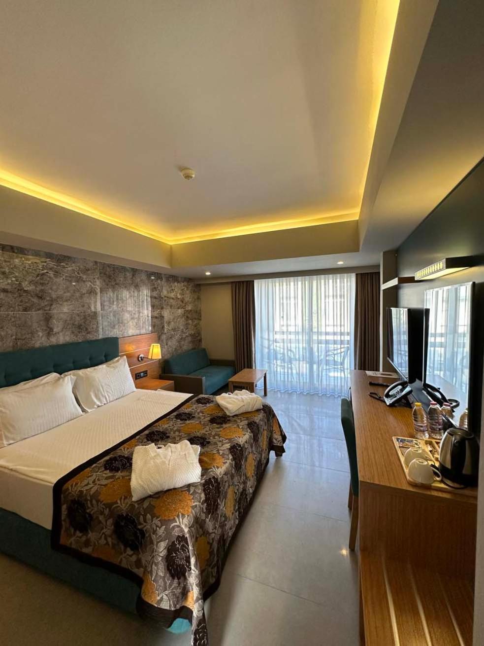 Hotel Ambrosia &