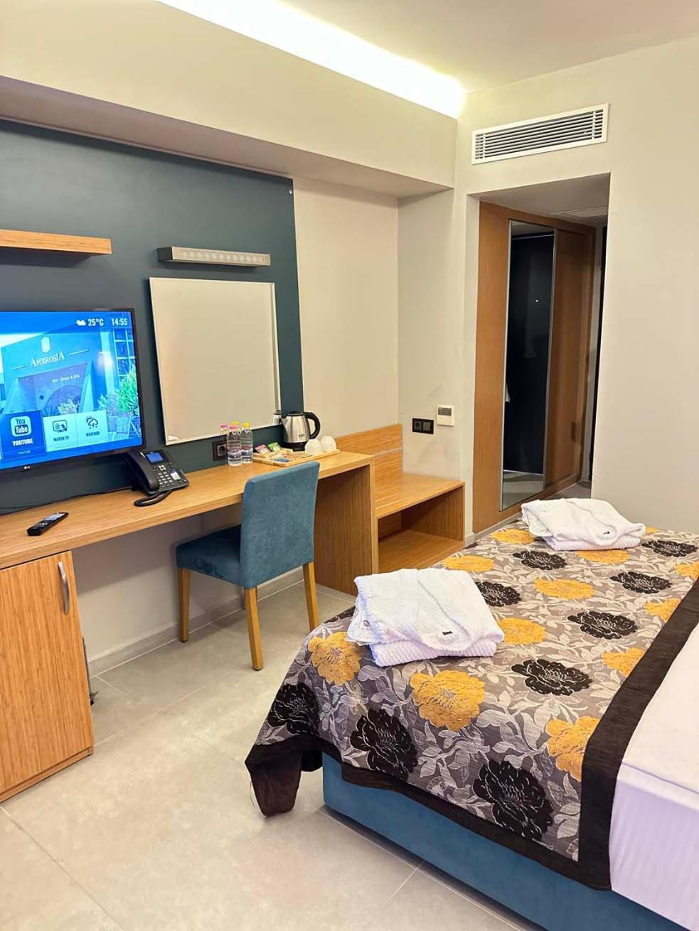 Hotel Ambrosia &