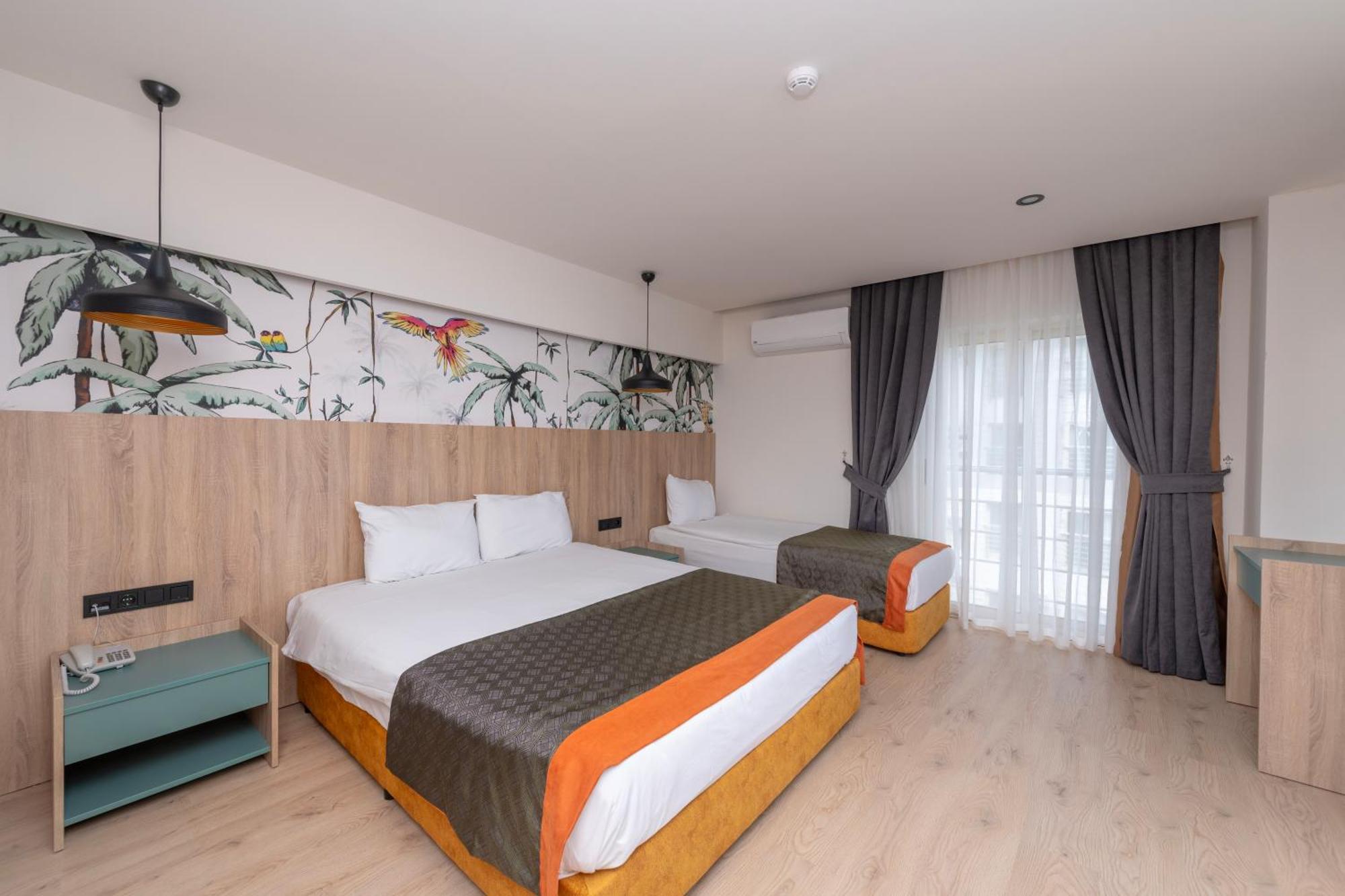Hotel Lims Bona Dea 4*