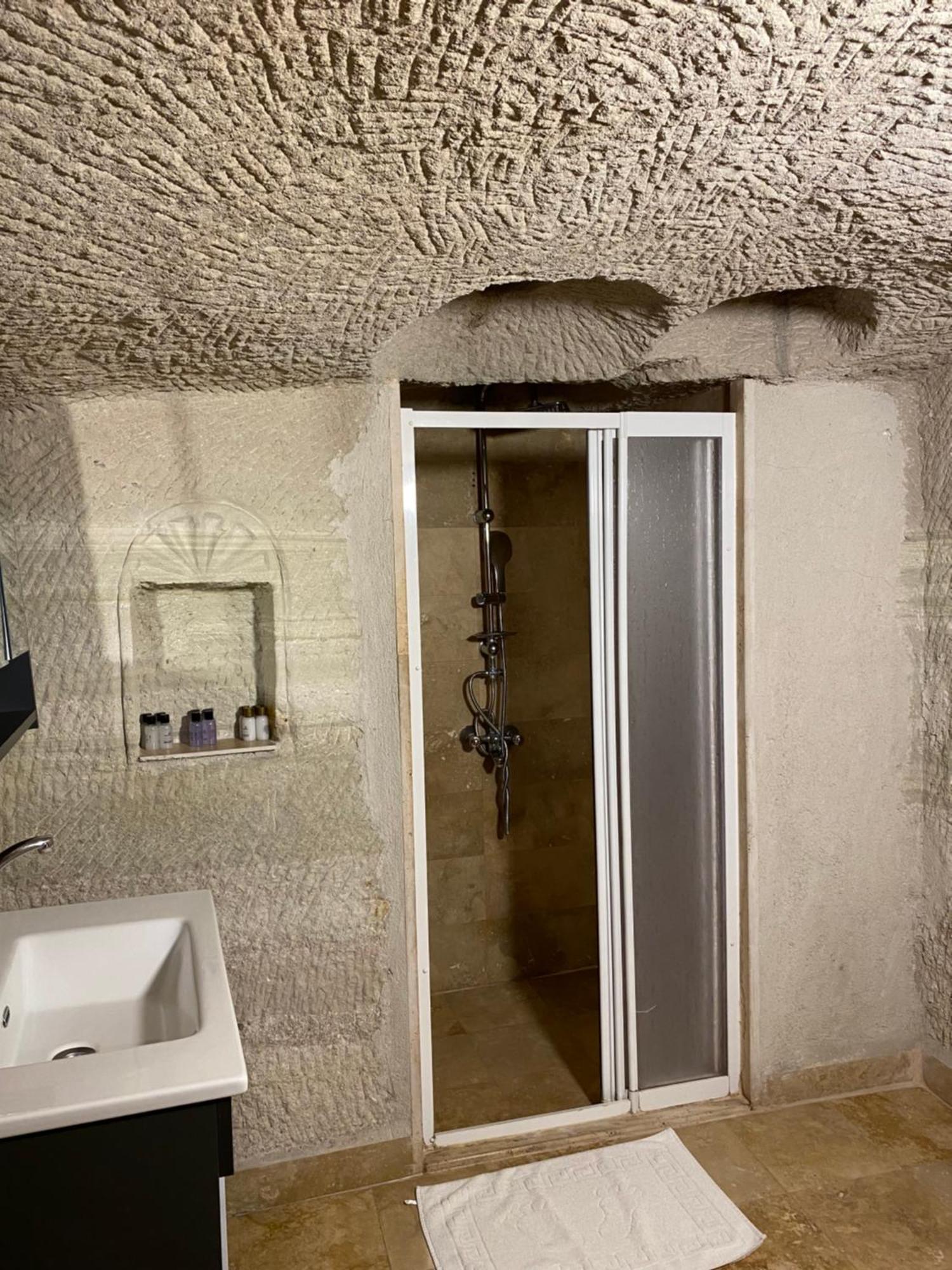 Hostel Seven Rock Cave *