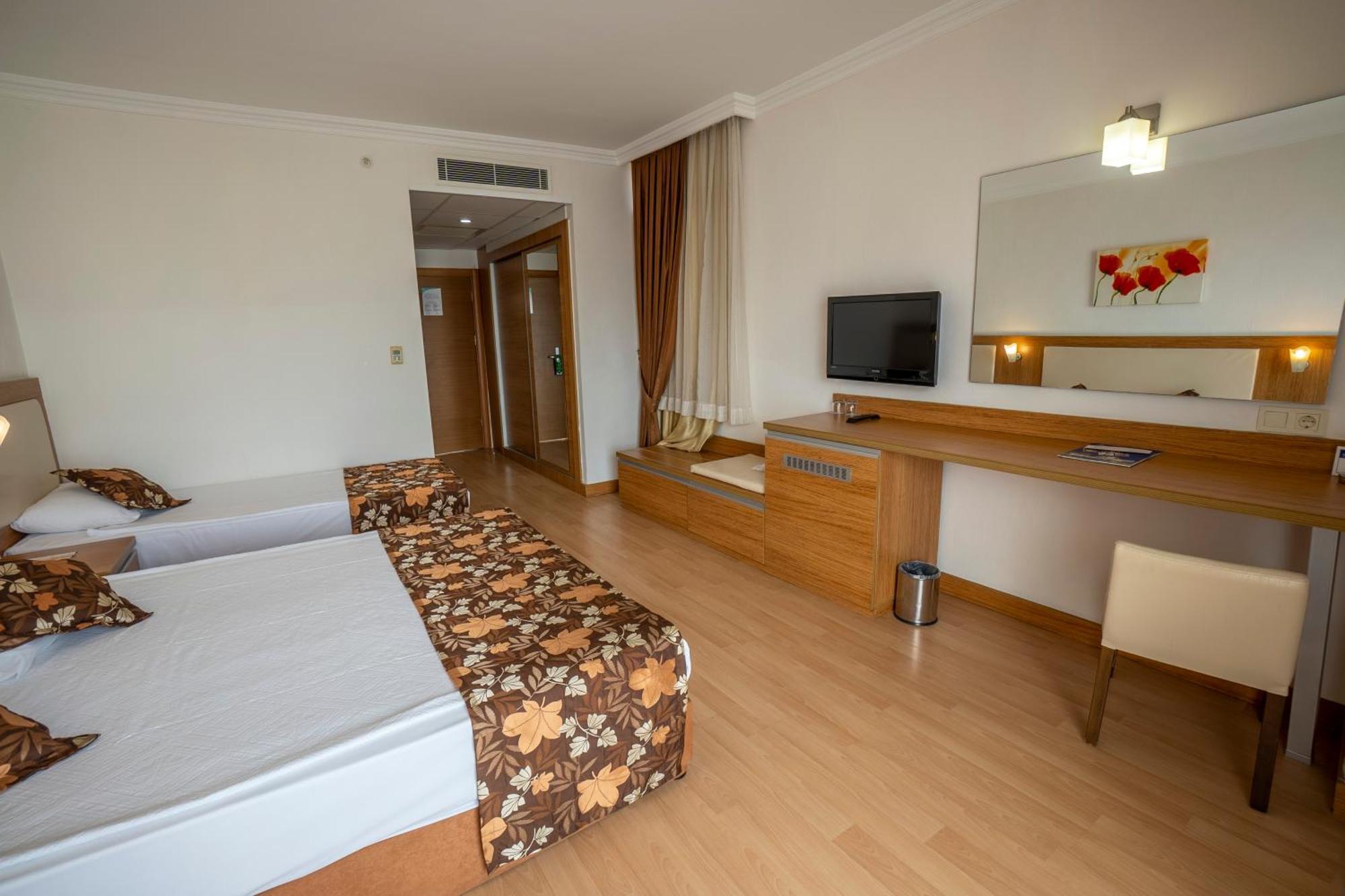 Cenger Resort 5*