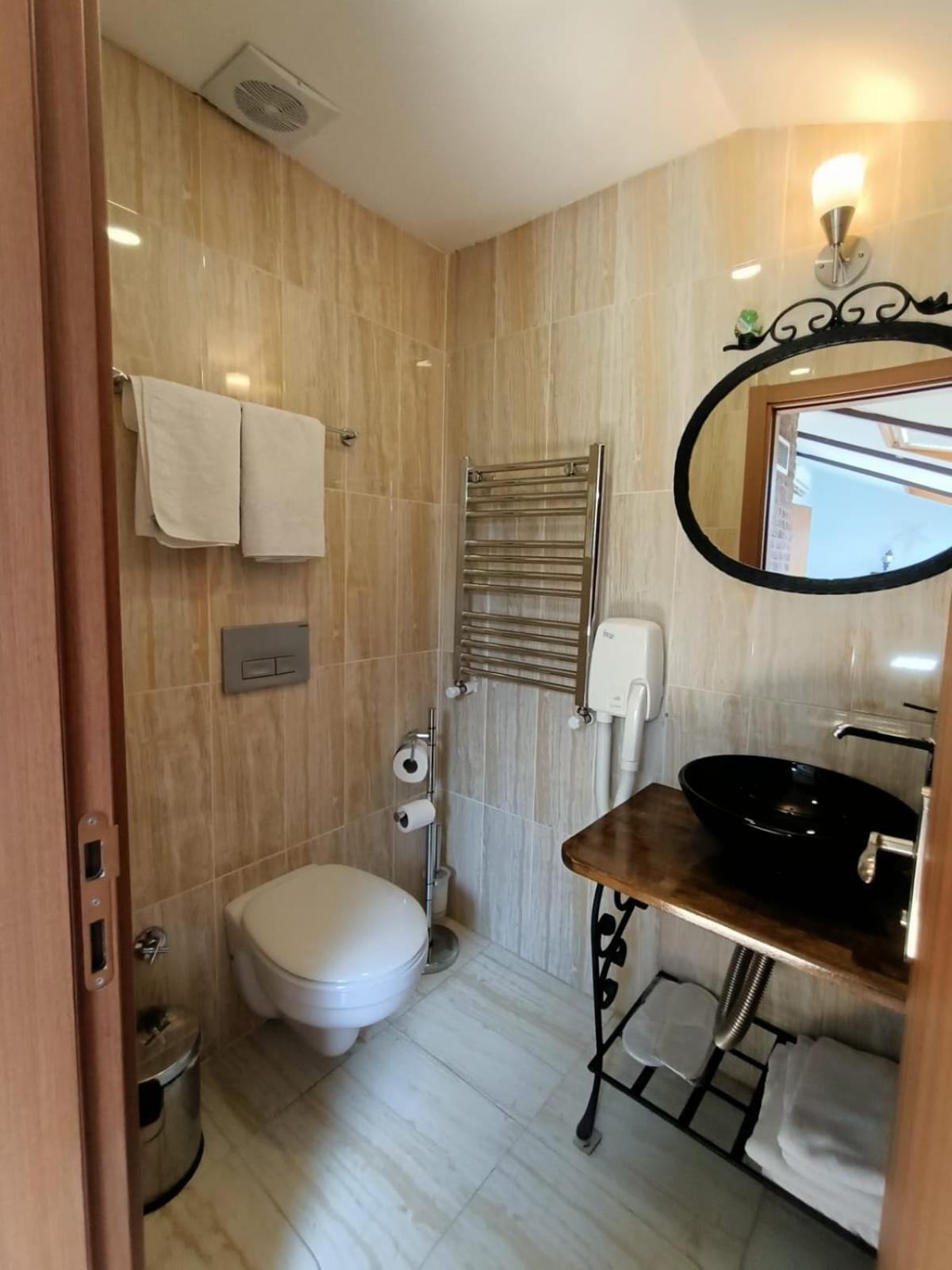 Beyaz Hotel *