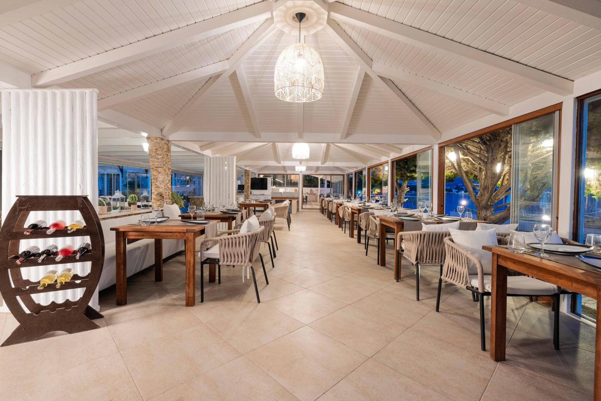 Elite Hotel 4*