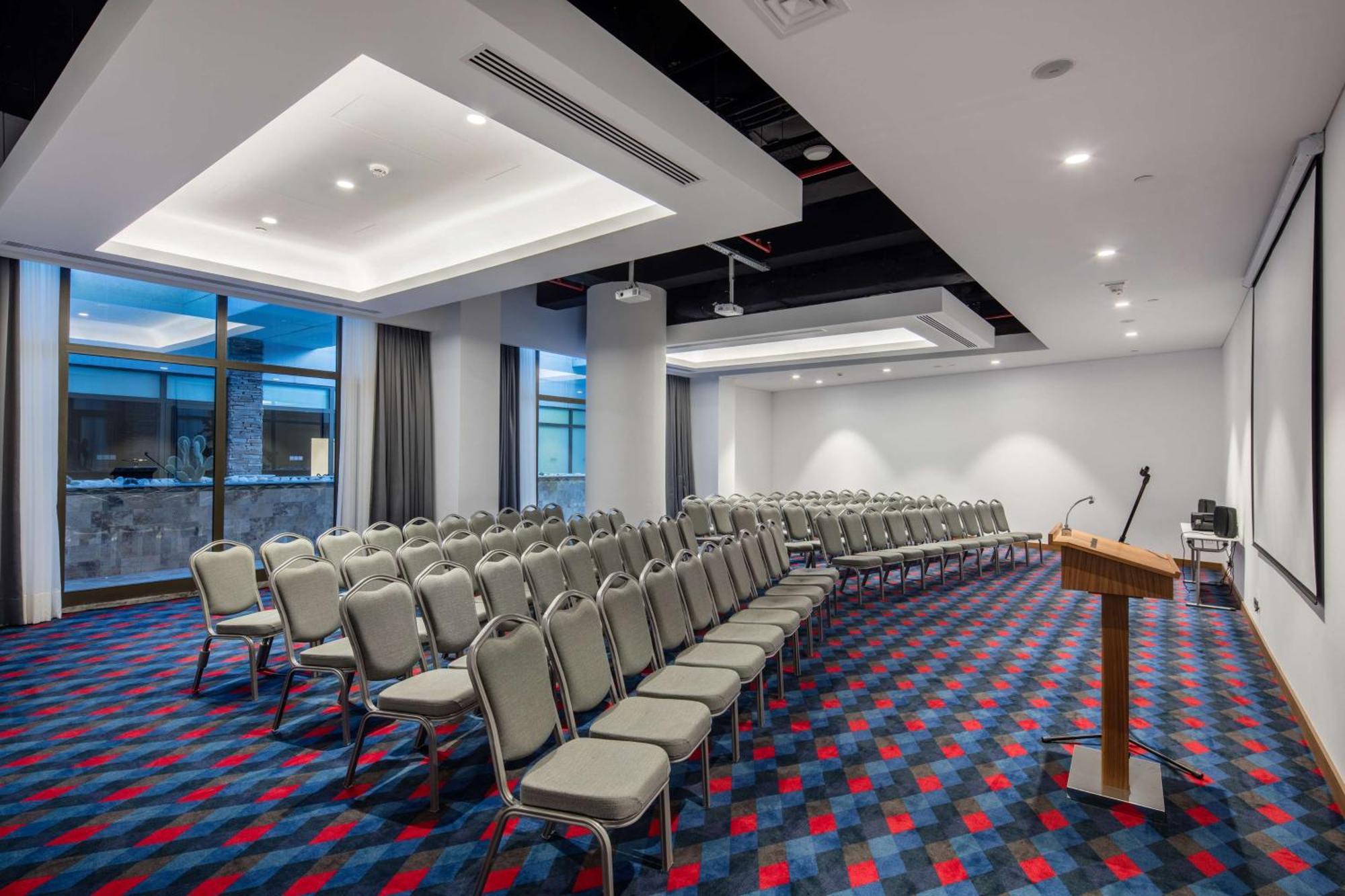 Hotel Hampton By Hilton Izmir