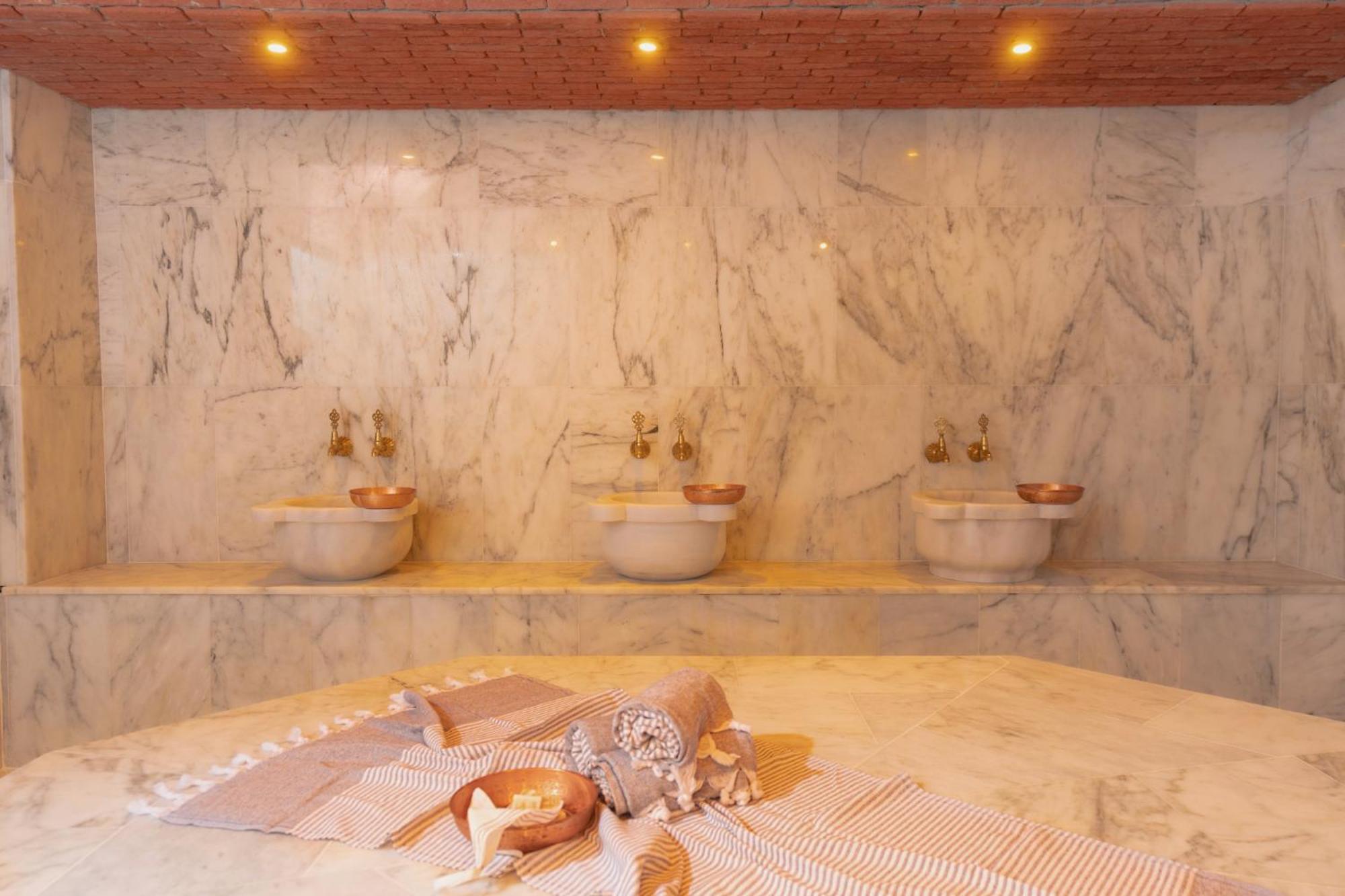 Hotel Izz Getaway - Adults Only