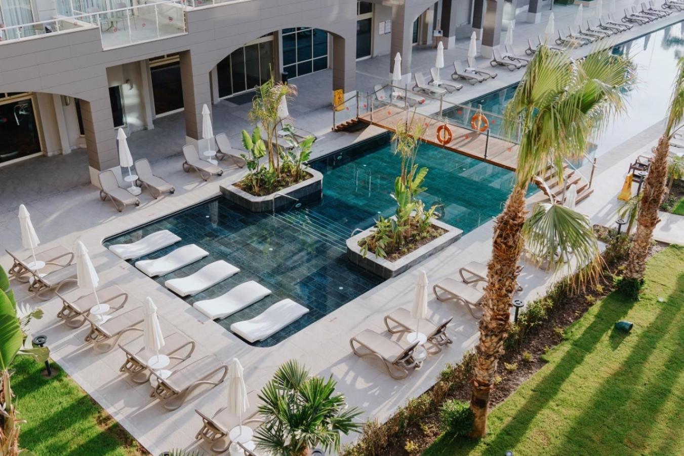 Akra Hotel 5*