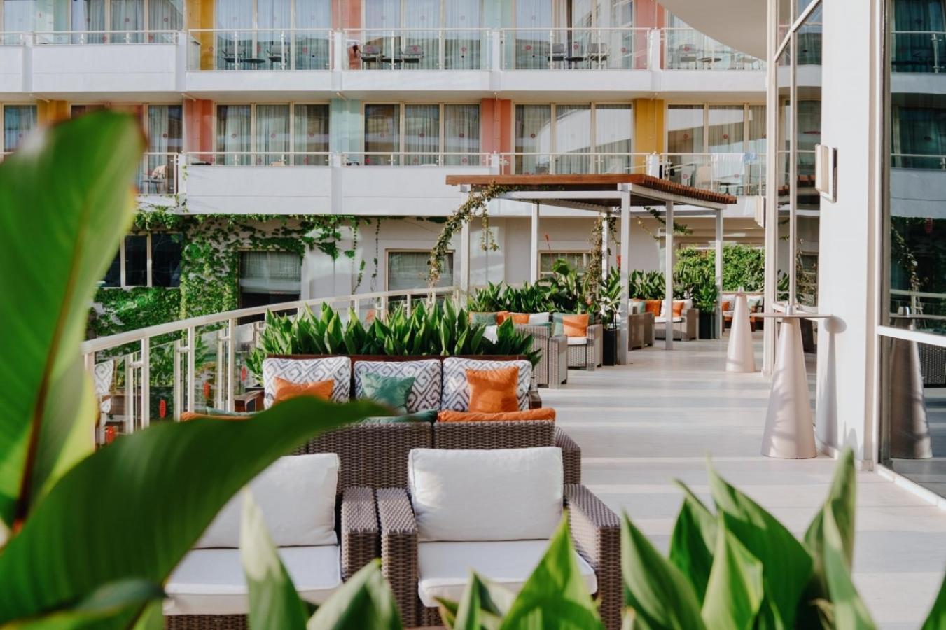 Akra Hotel