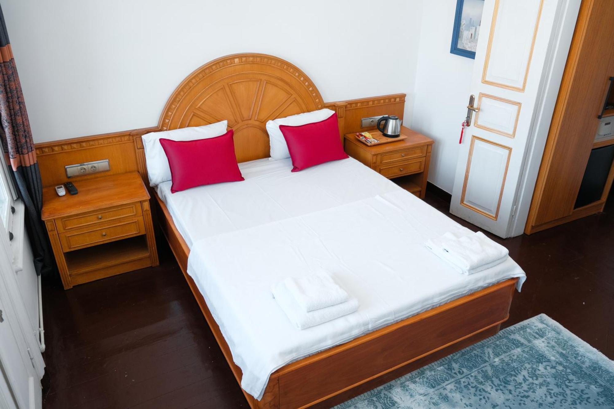 Kensington Prince's Island Historical Mansion Hotel *