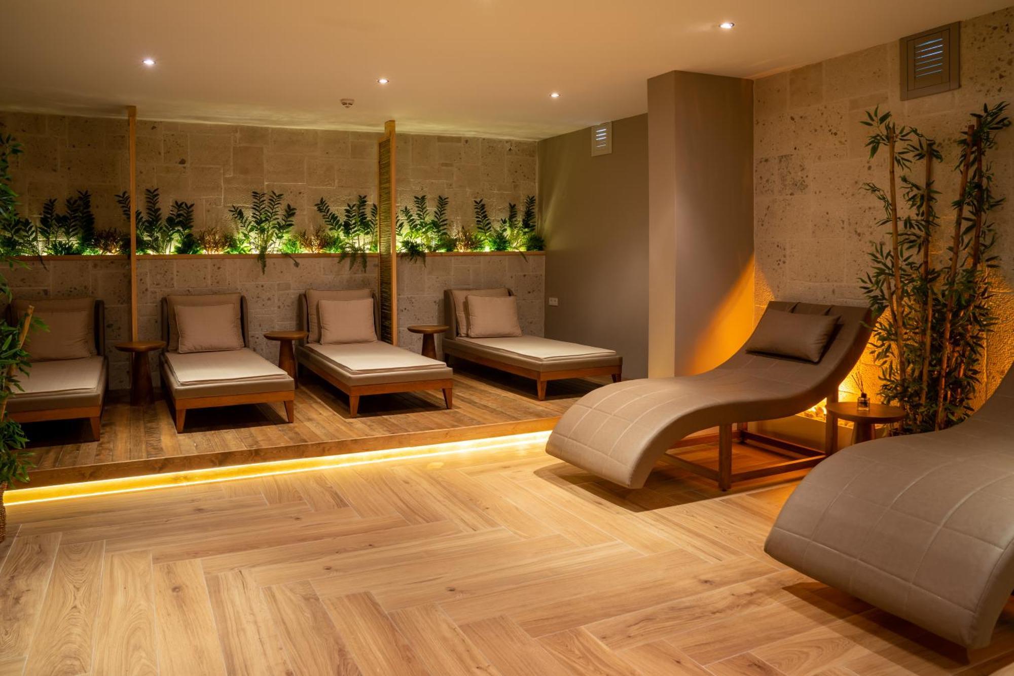 Warner Phokaia Hotel 4*