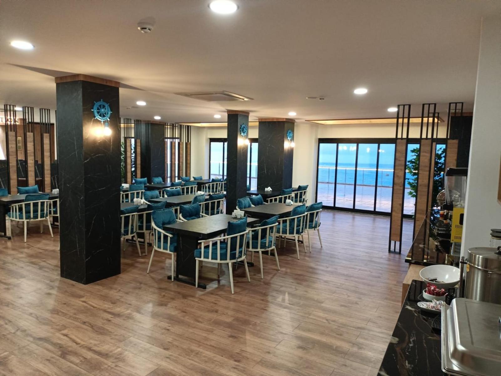 Hotel The Marine 3*