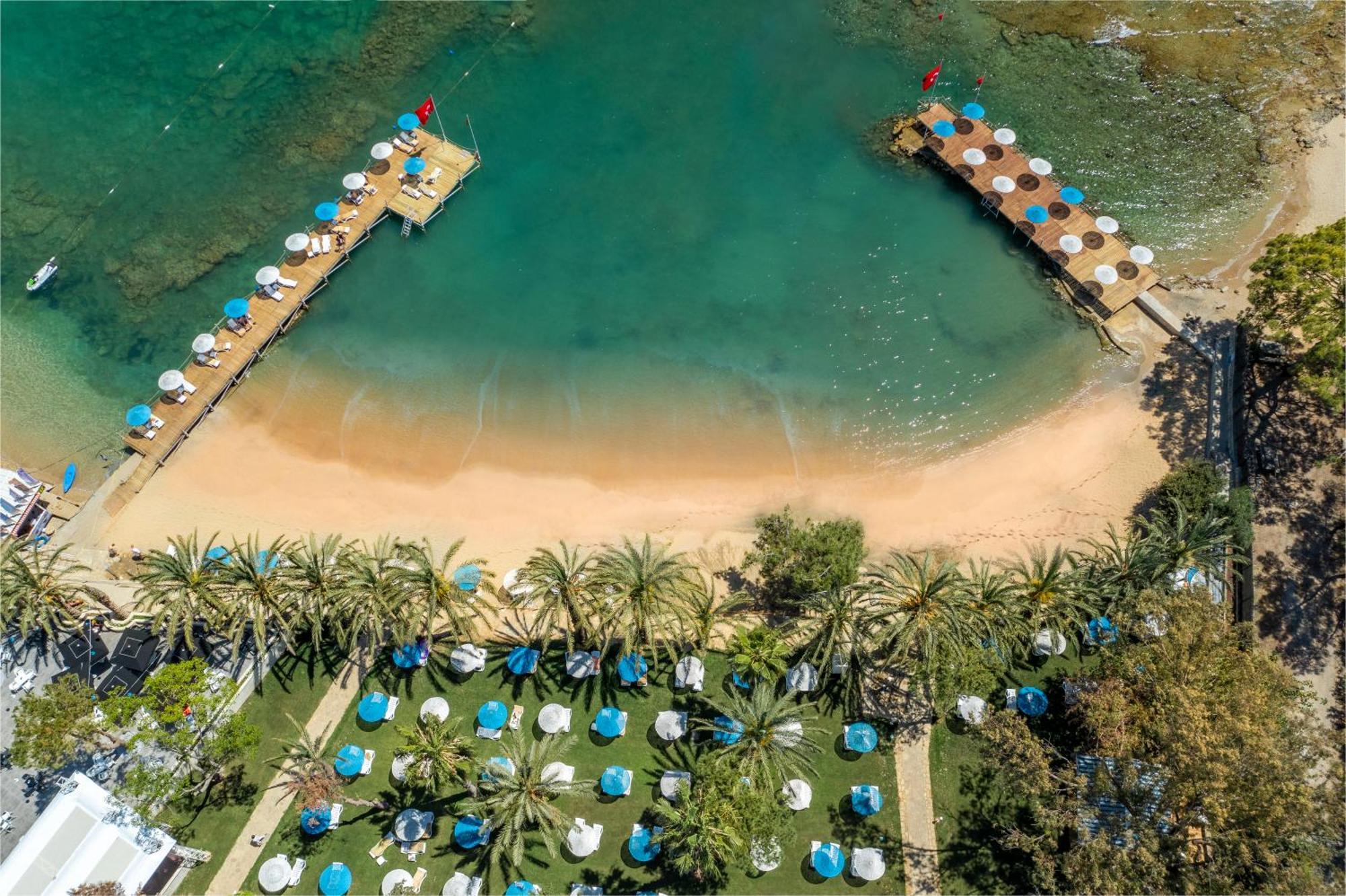 Utopia & Resort *
