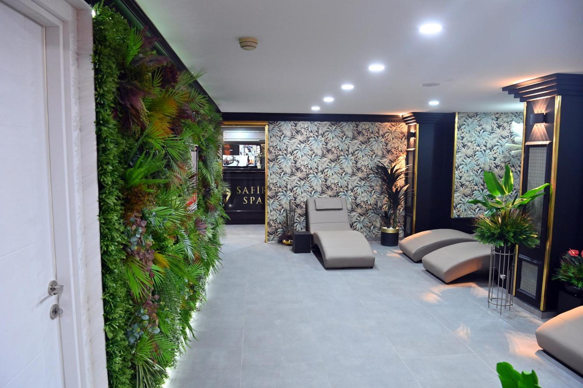 Safir Hotel 4*