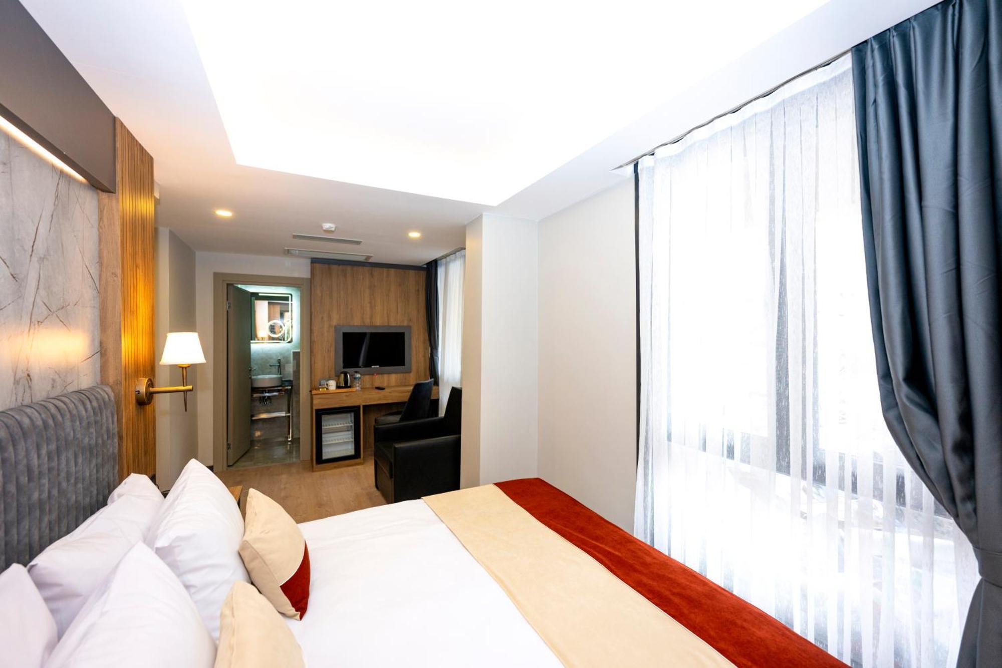 Harmony & Hotel