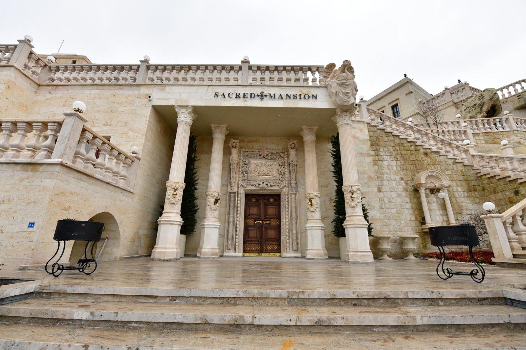Sacred Mansion Hotel