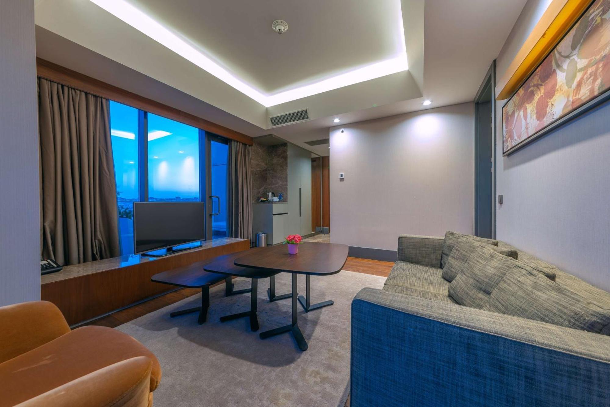 Hilton Garden Atatuerk Airport 4*