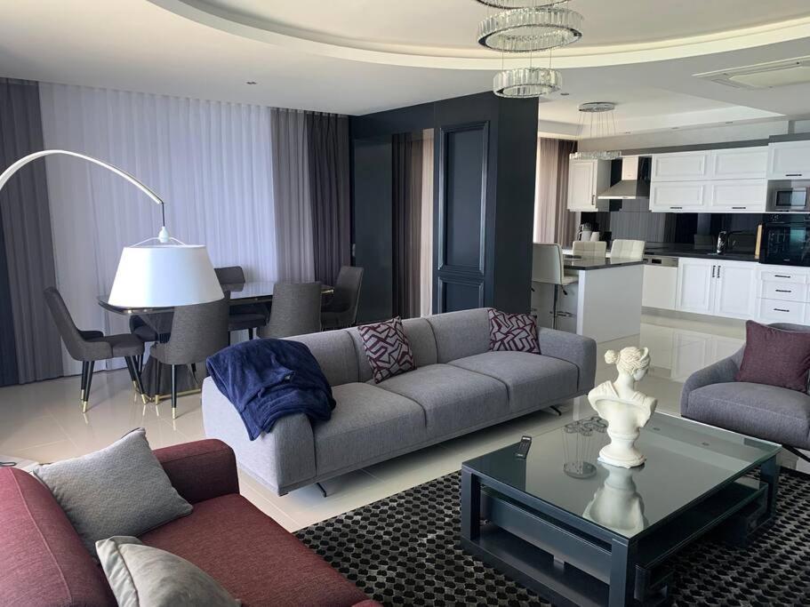 Luxury Penthouse With Amazing Sea View First Row *