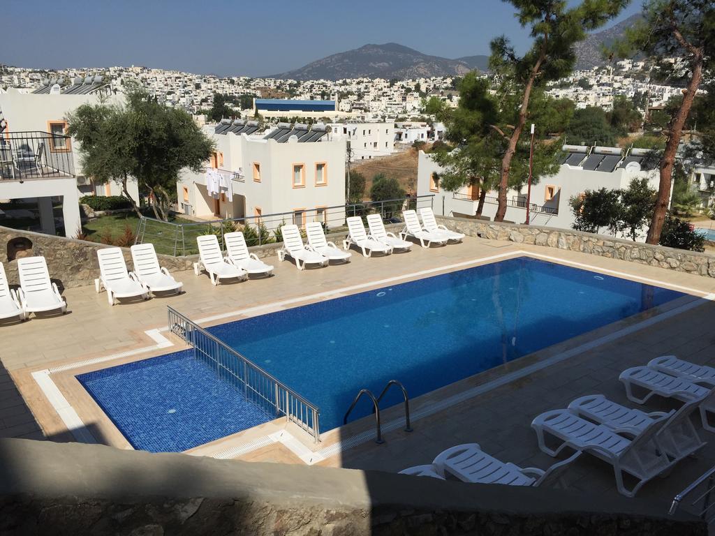 Rose Aparthotel 3*
