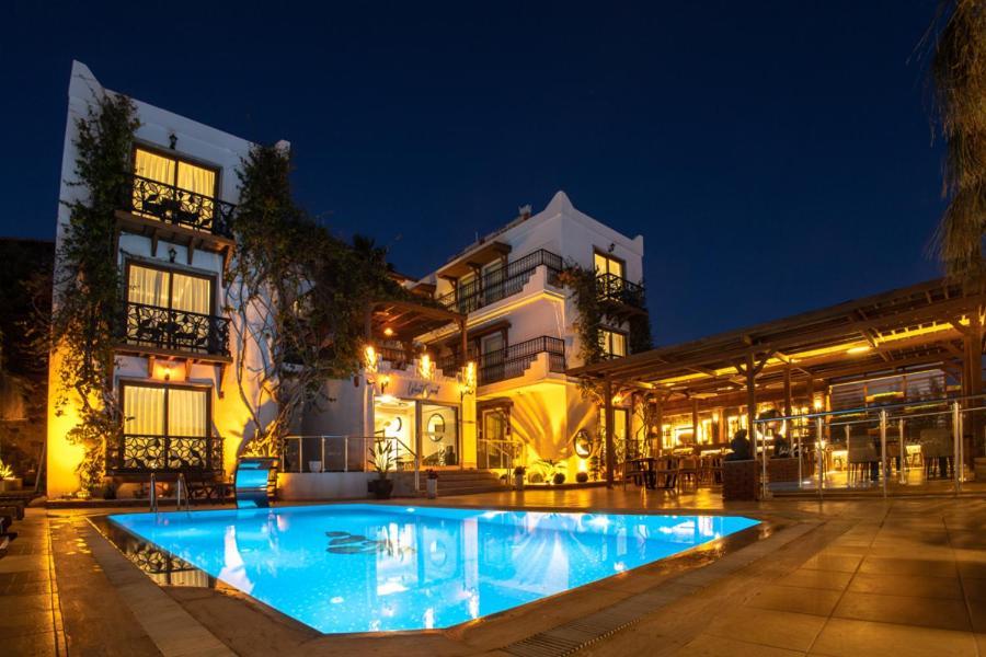 West Coast Boutique Hotel *