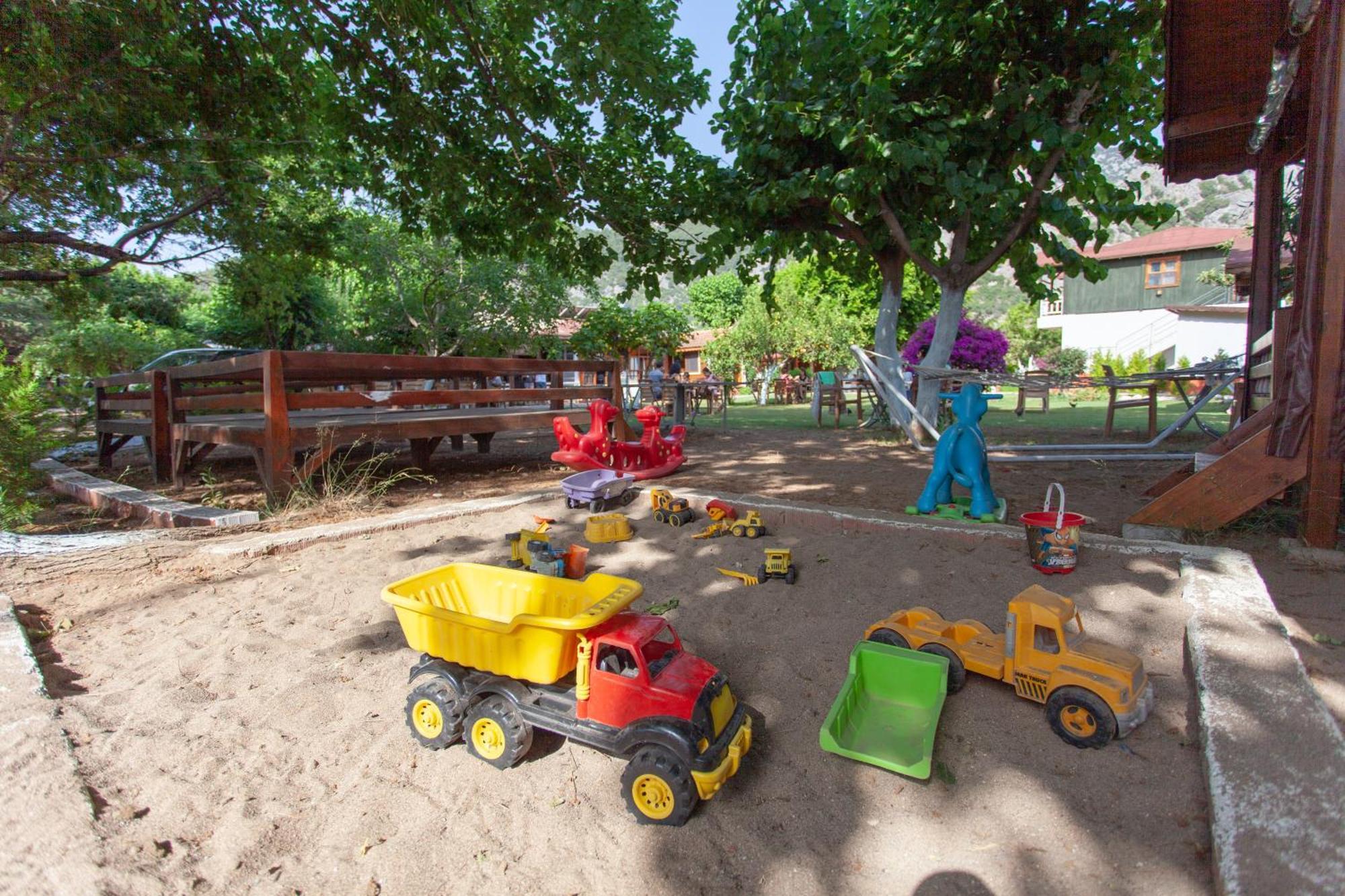Baris & Holiday park 2*